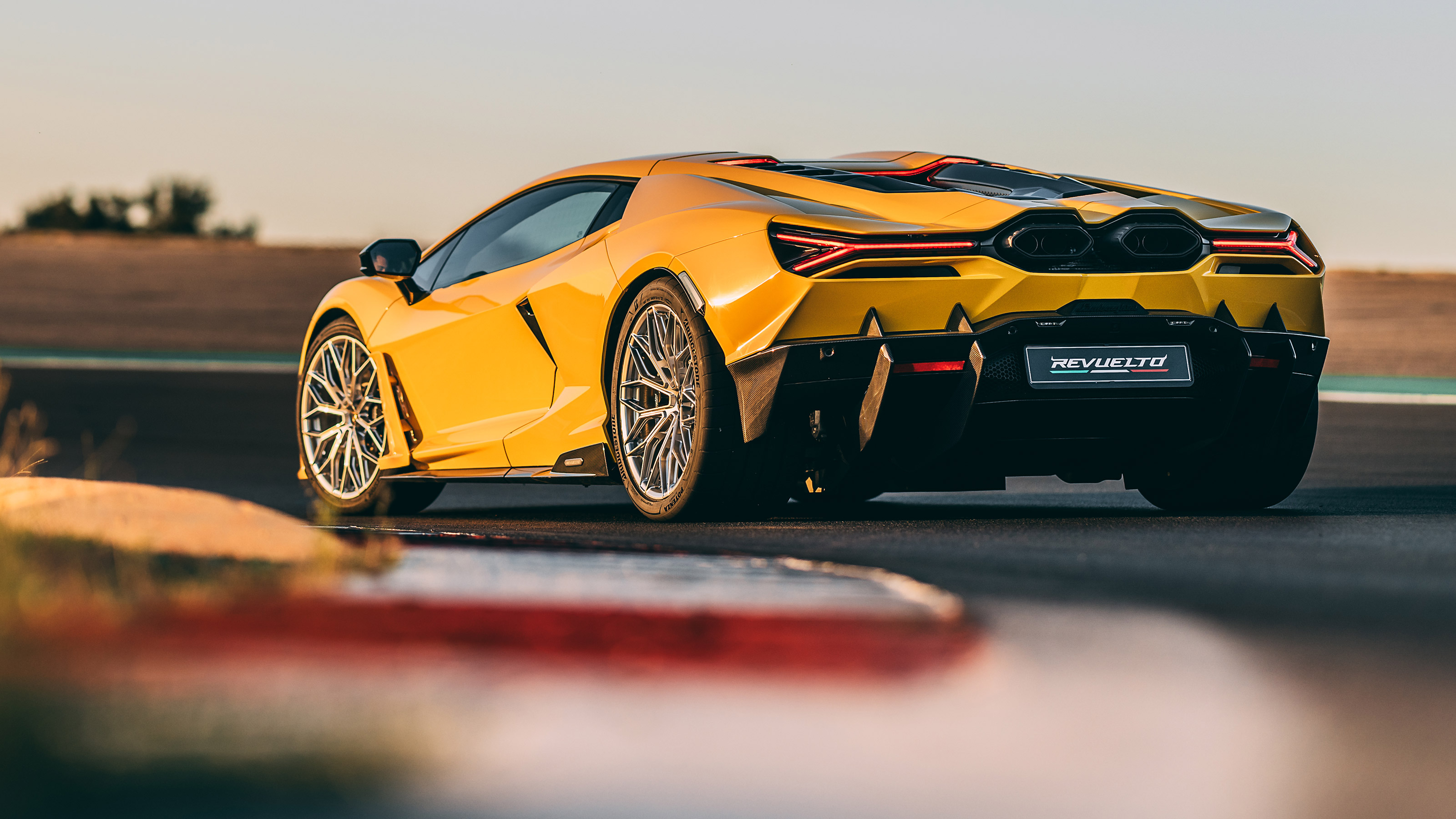 Lamborghini Revuelto