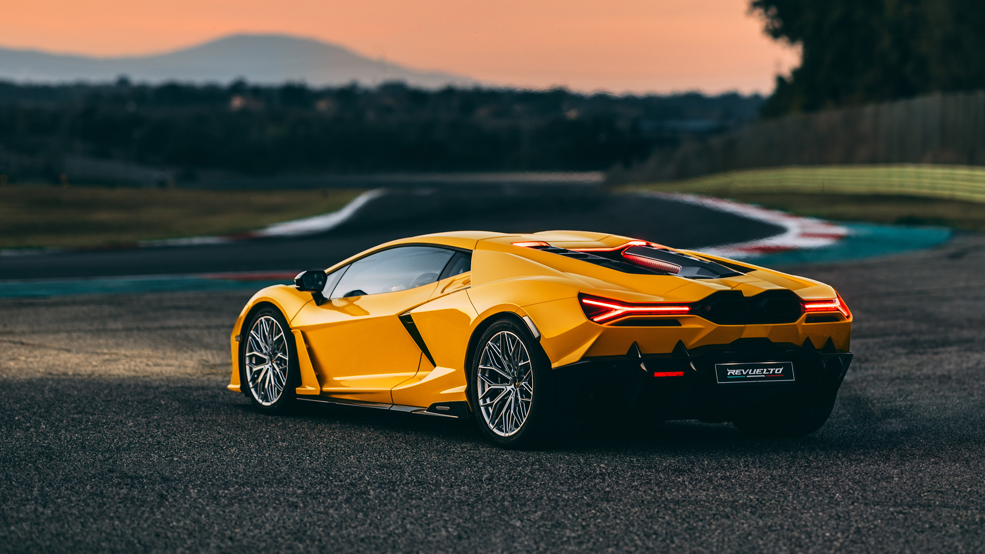 Lamborghini Revuelto