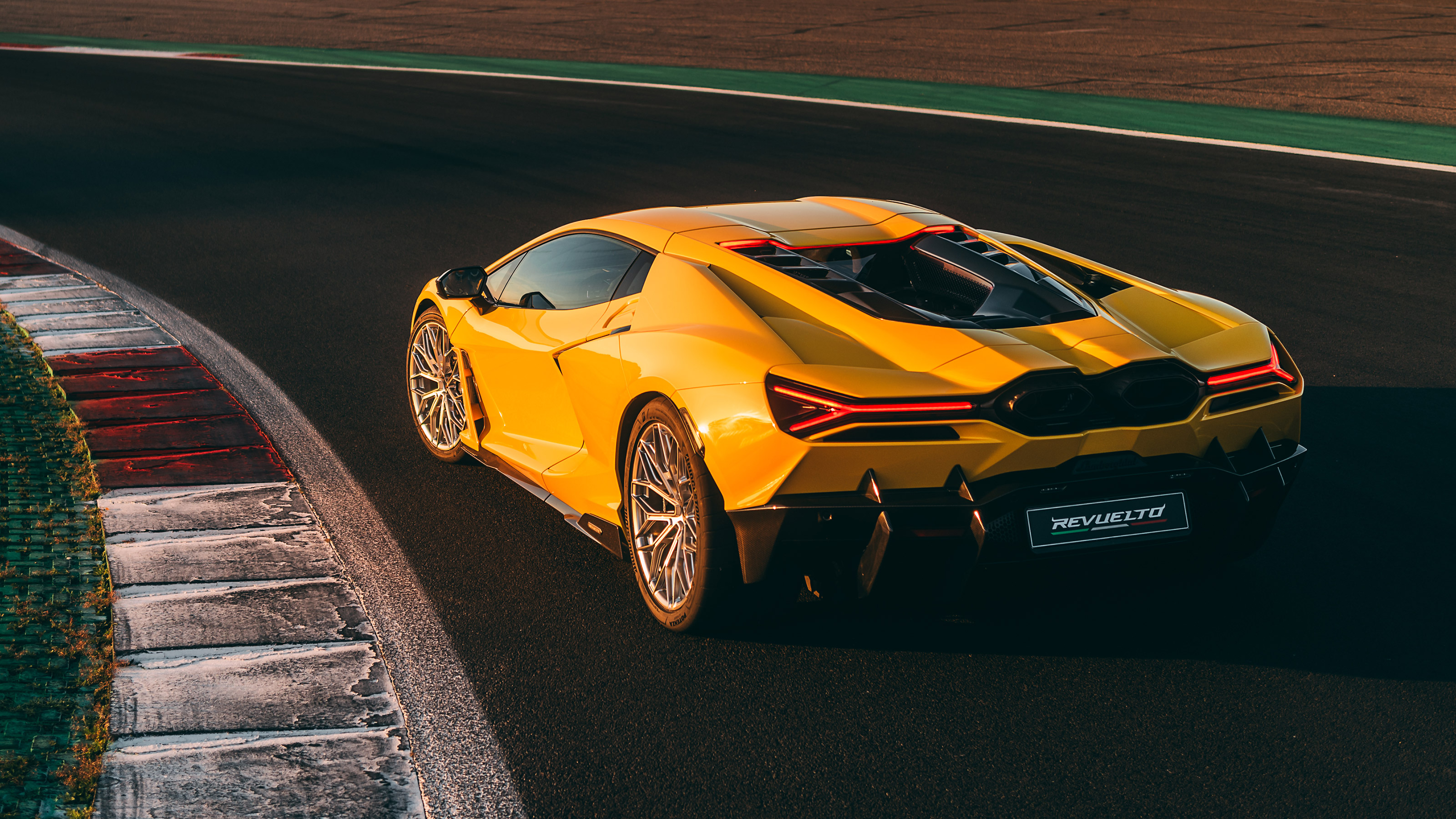 Lamborghini Revuelto