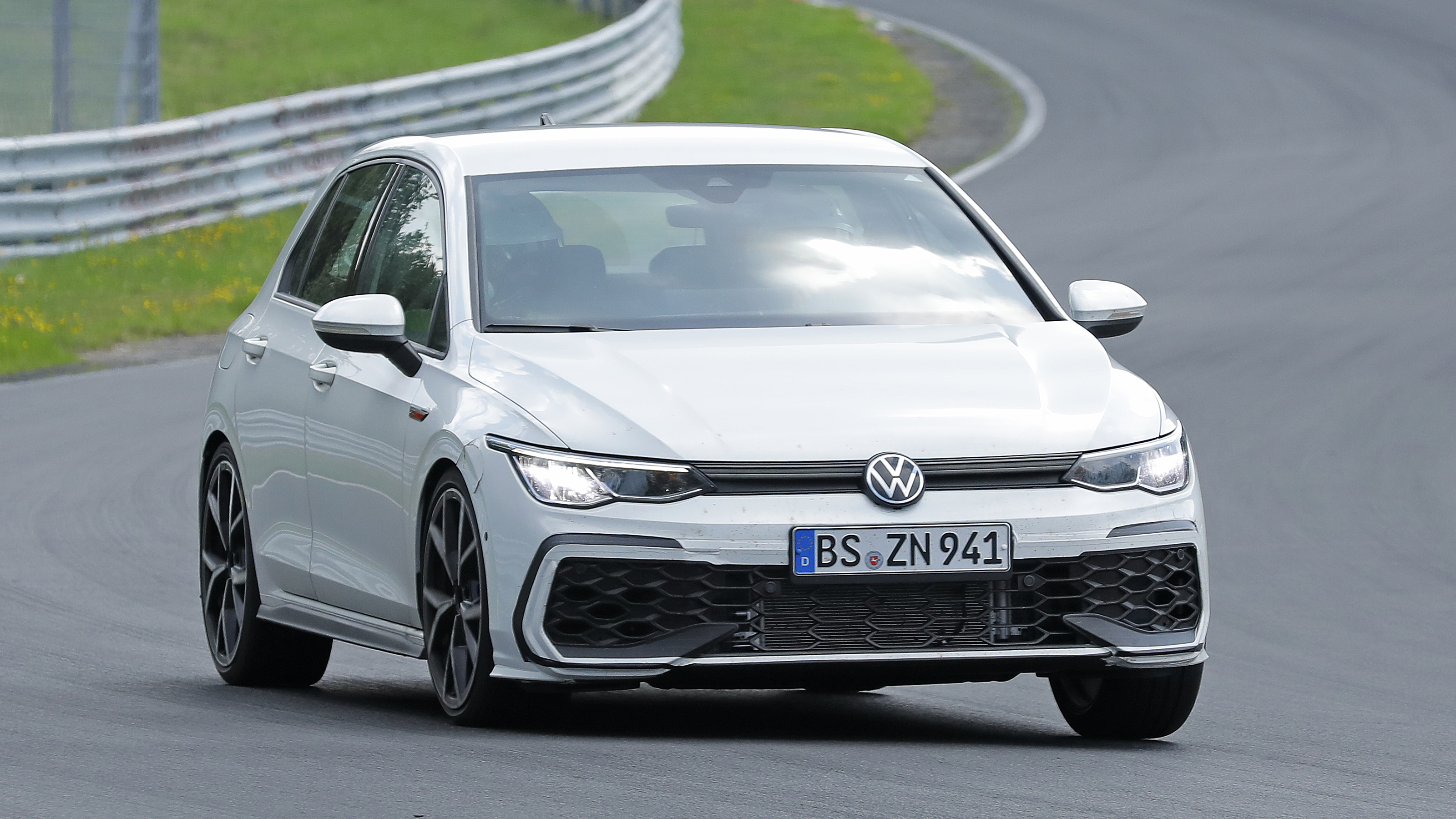 Volkwagen Golf GTI facelift – front