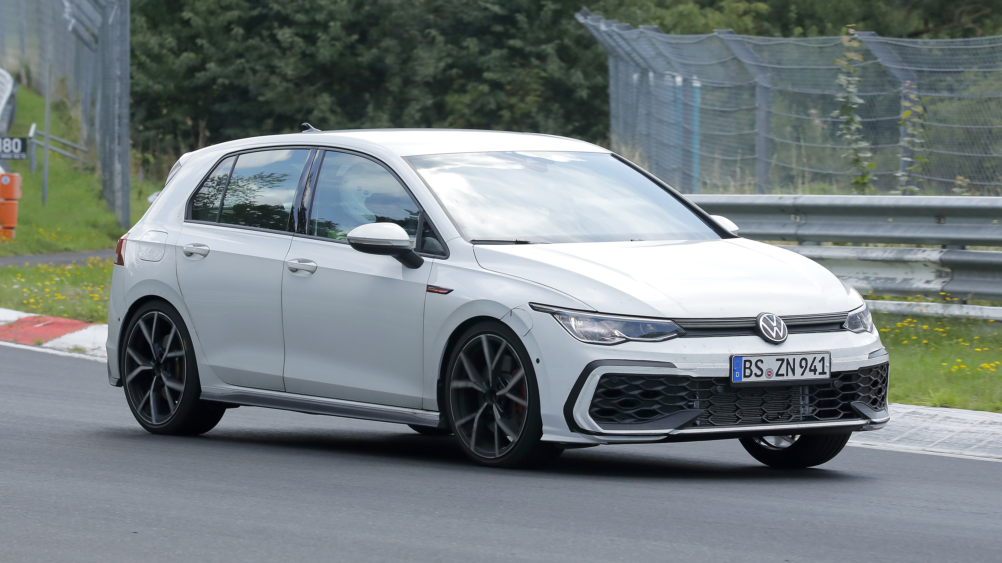Volkwagen Golf GTI facelift – front
