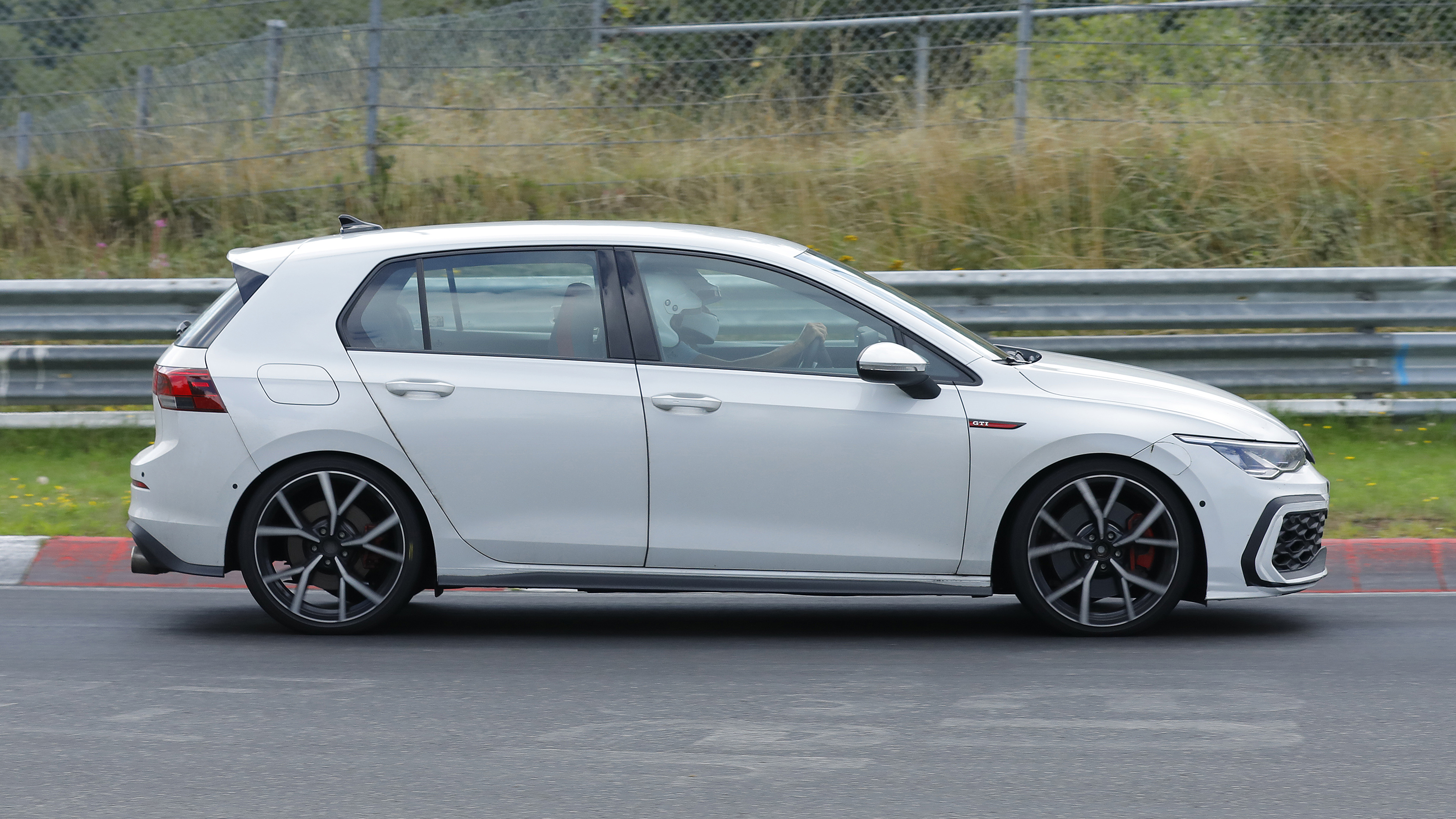 Volkwagen Golf GTI facelift – side