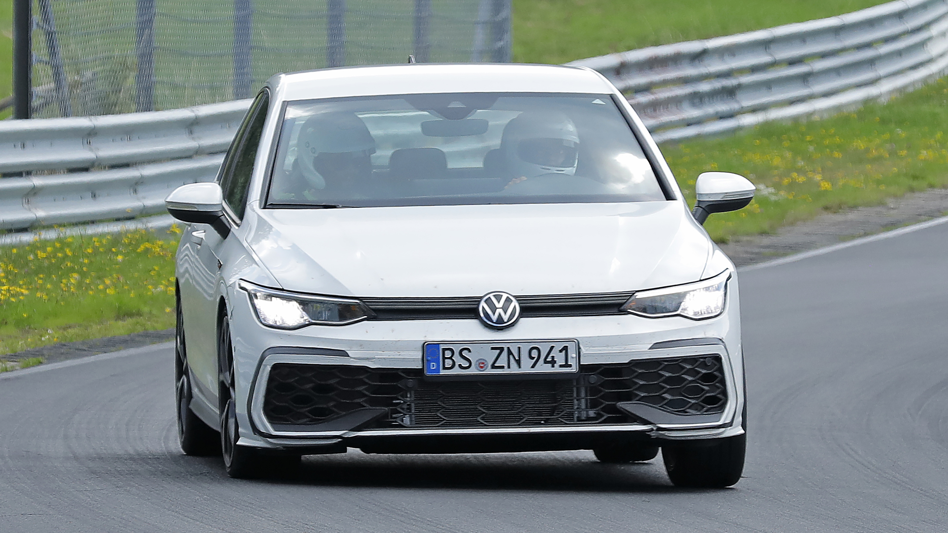 Volkwagen Golf GTI facelift – front