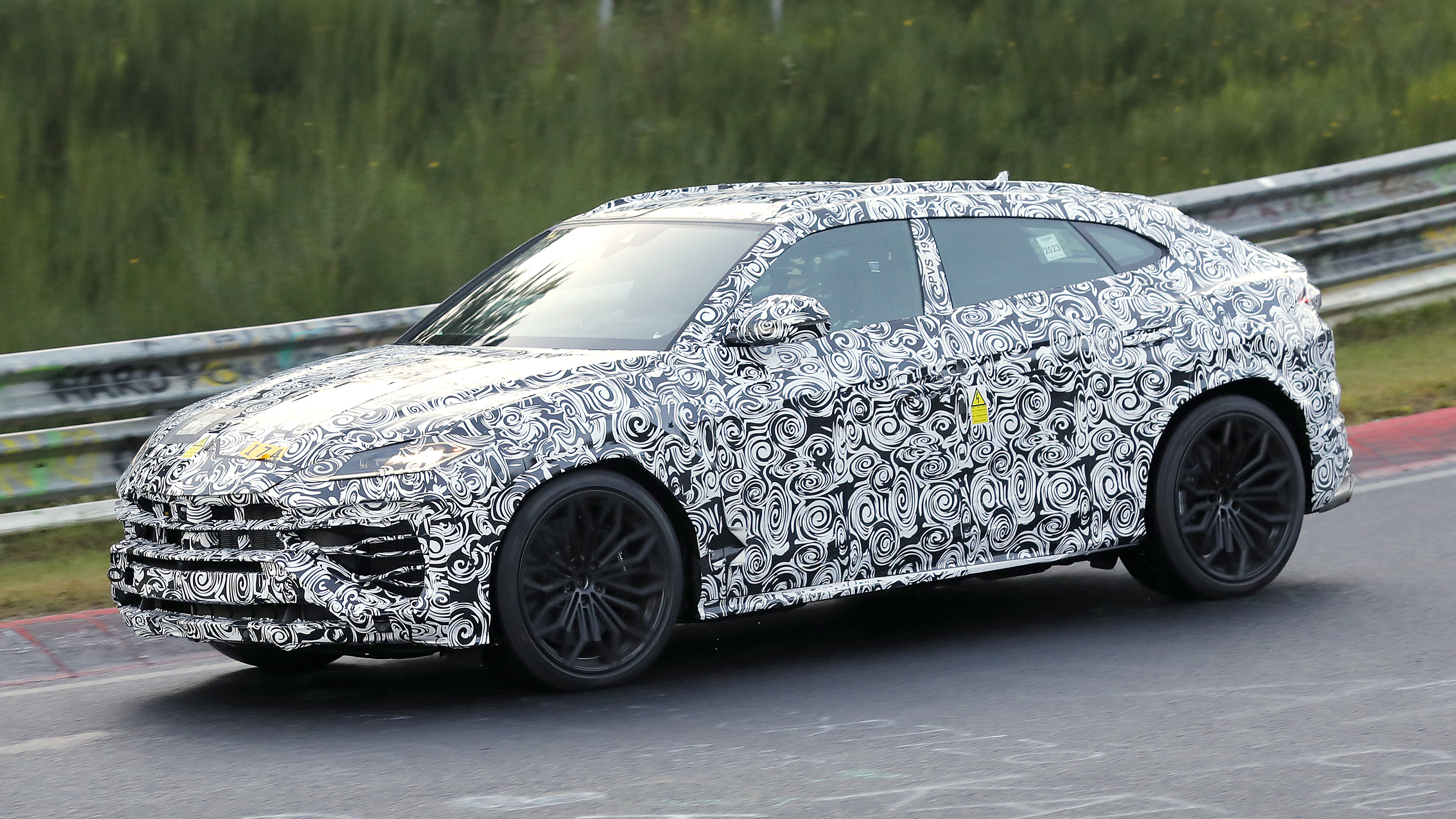 Lamborghini Urus hybrid – front
