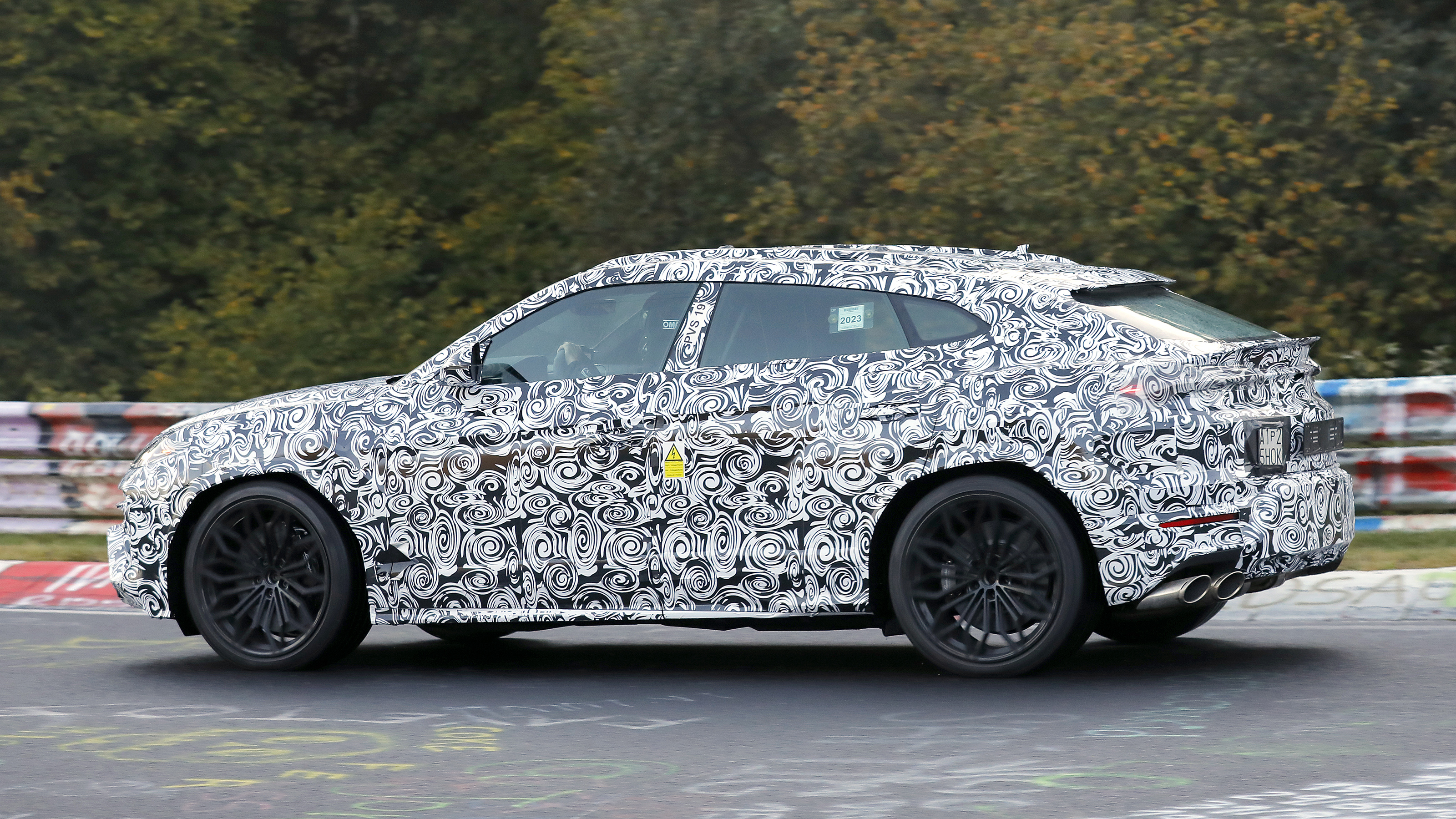 Lamborghini Urus hybrid – side