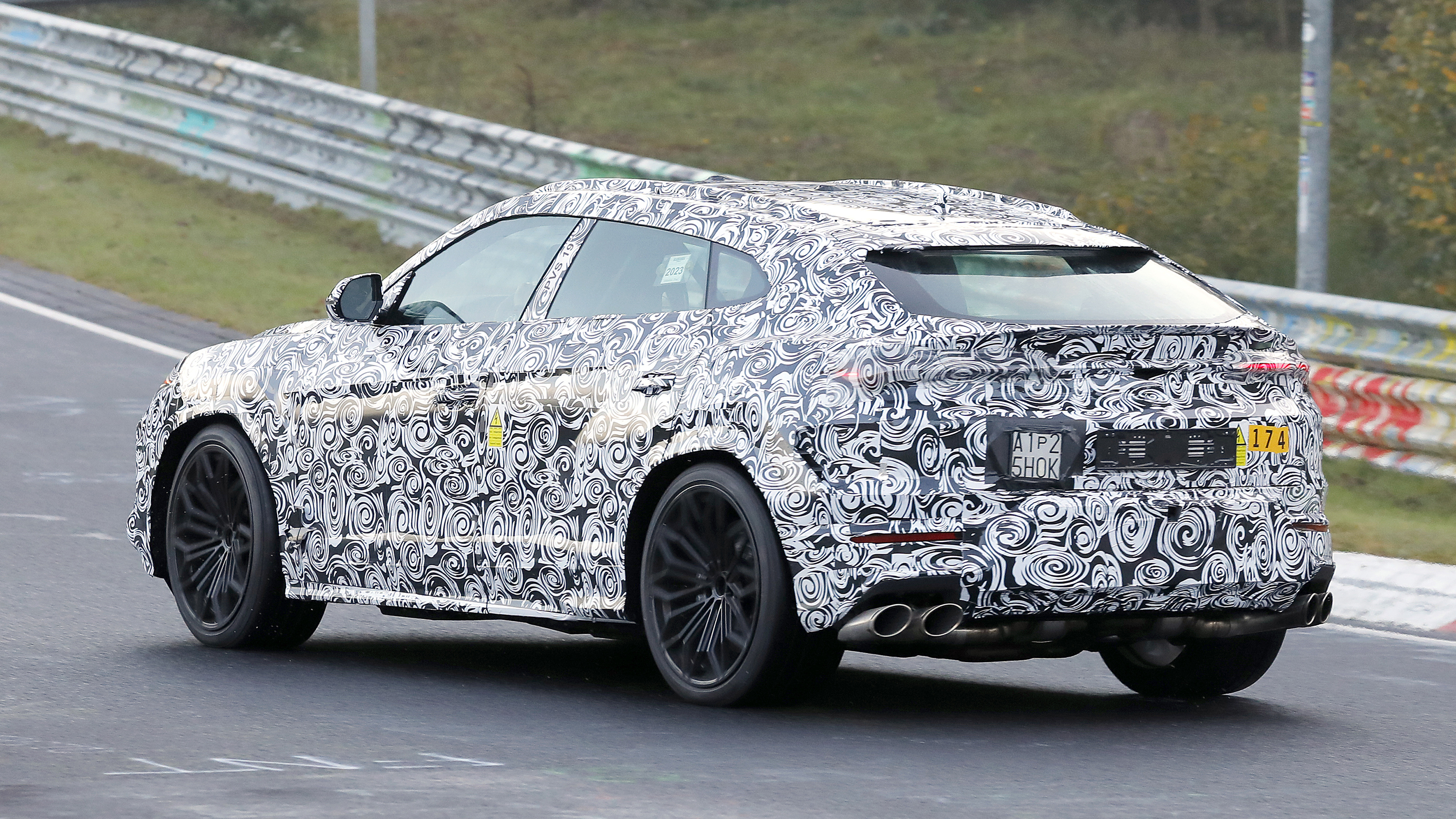 Lamborghini Urus hybrid – rear