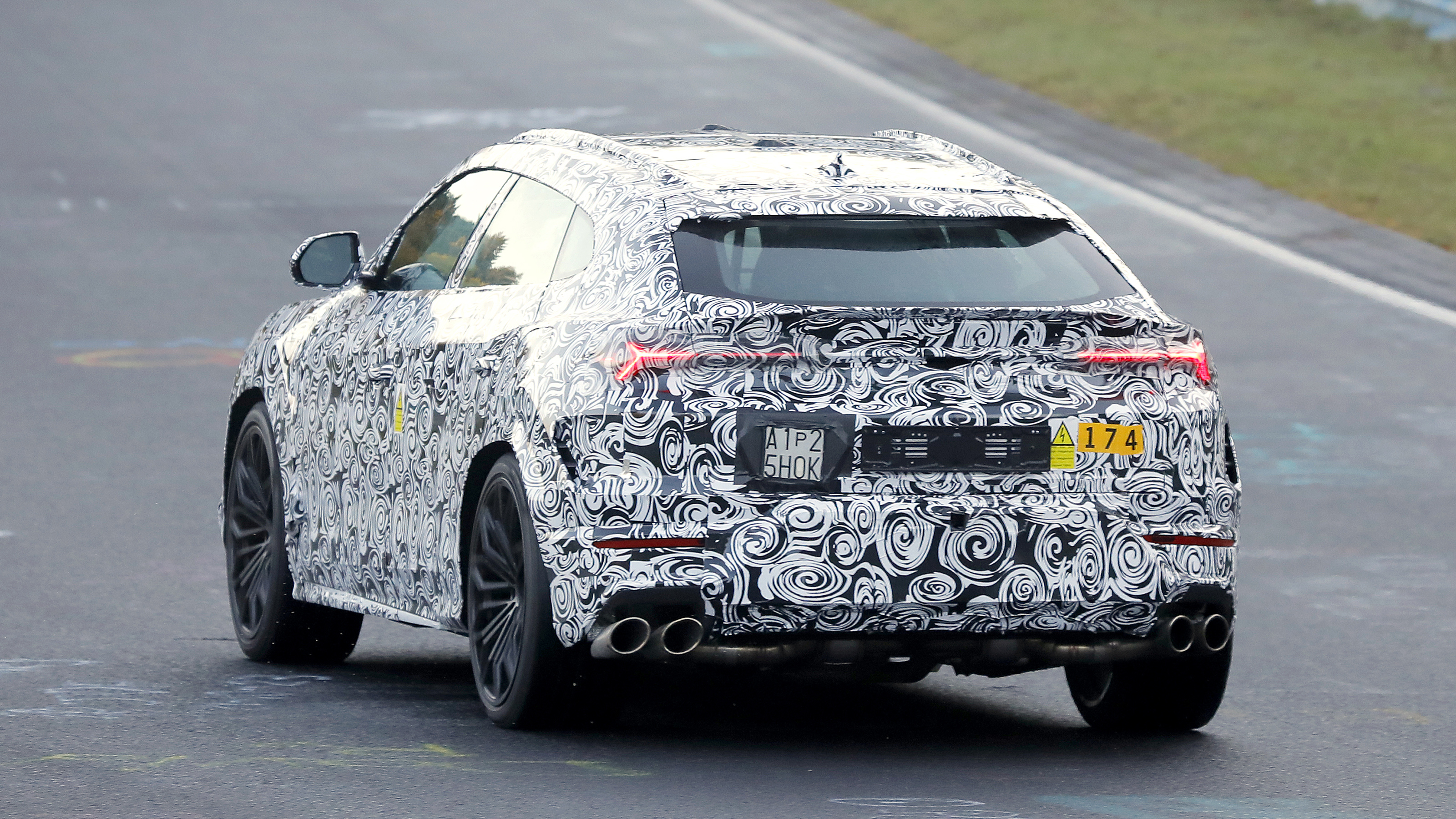 Lamborghini Urus hybrid – rear