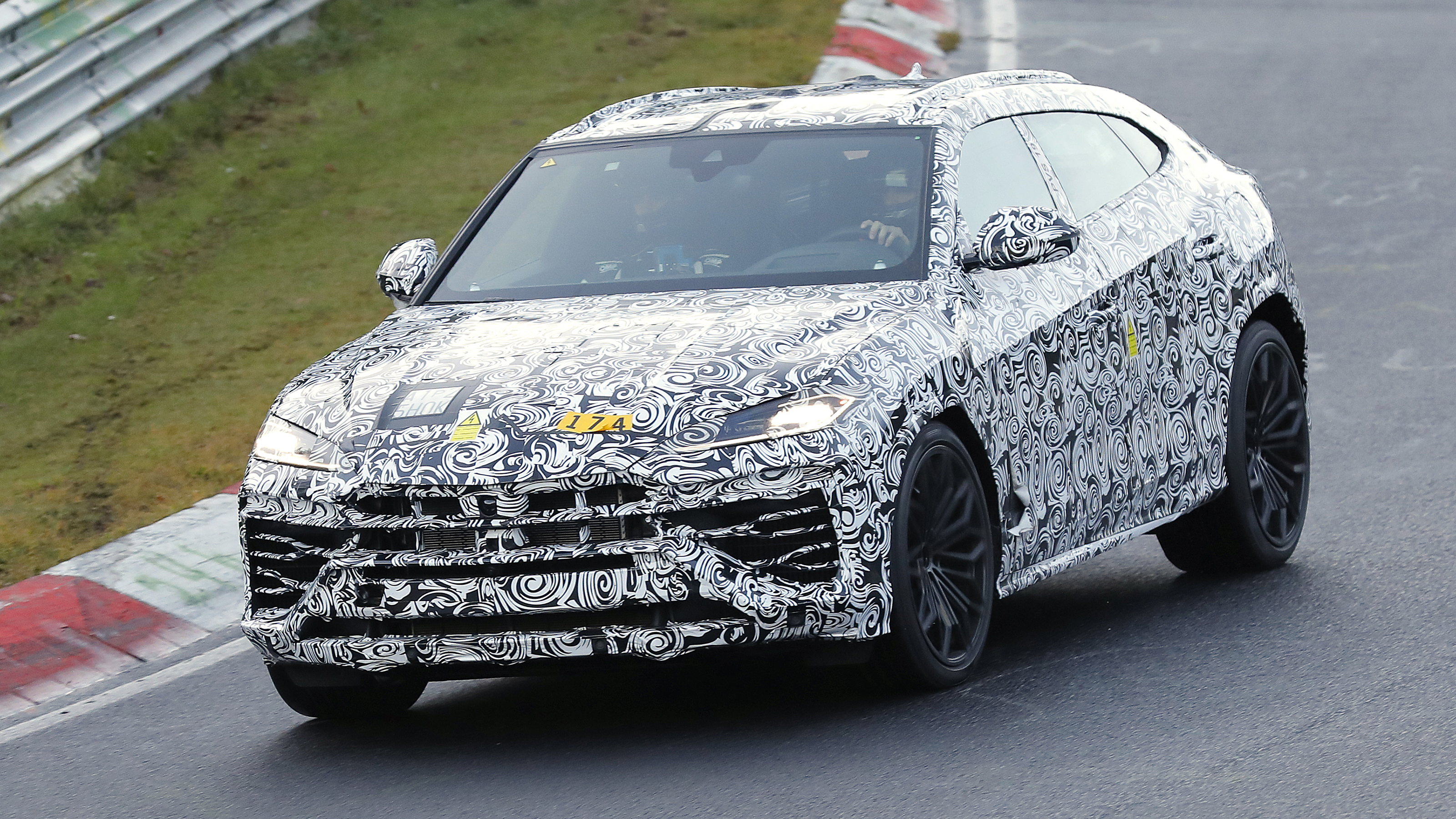 Lamborghini Urus hybrid – front