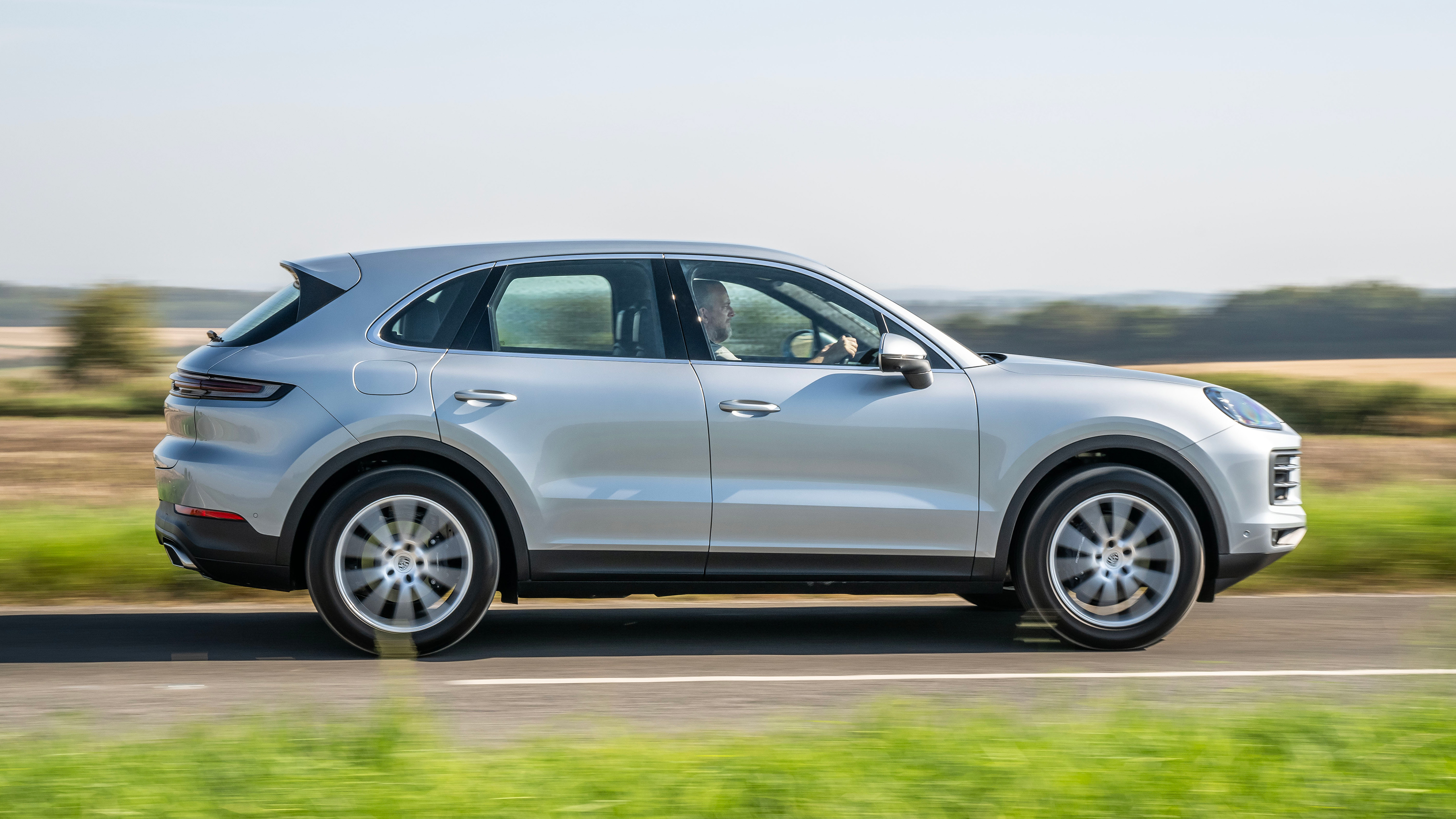 Porsche Cayenne – side