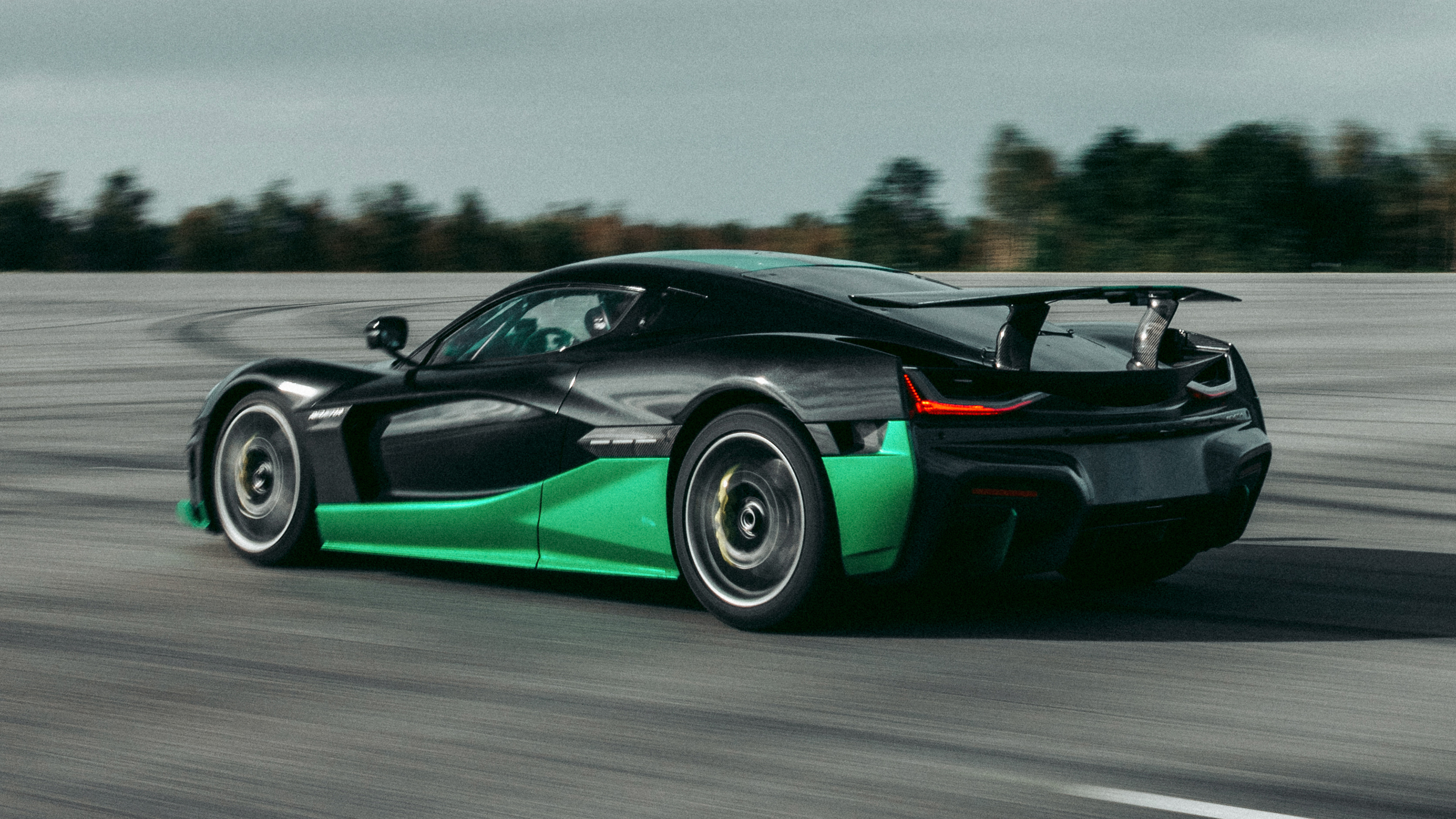 Rimac Nevera – rear