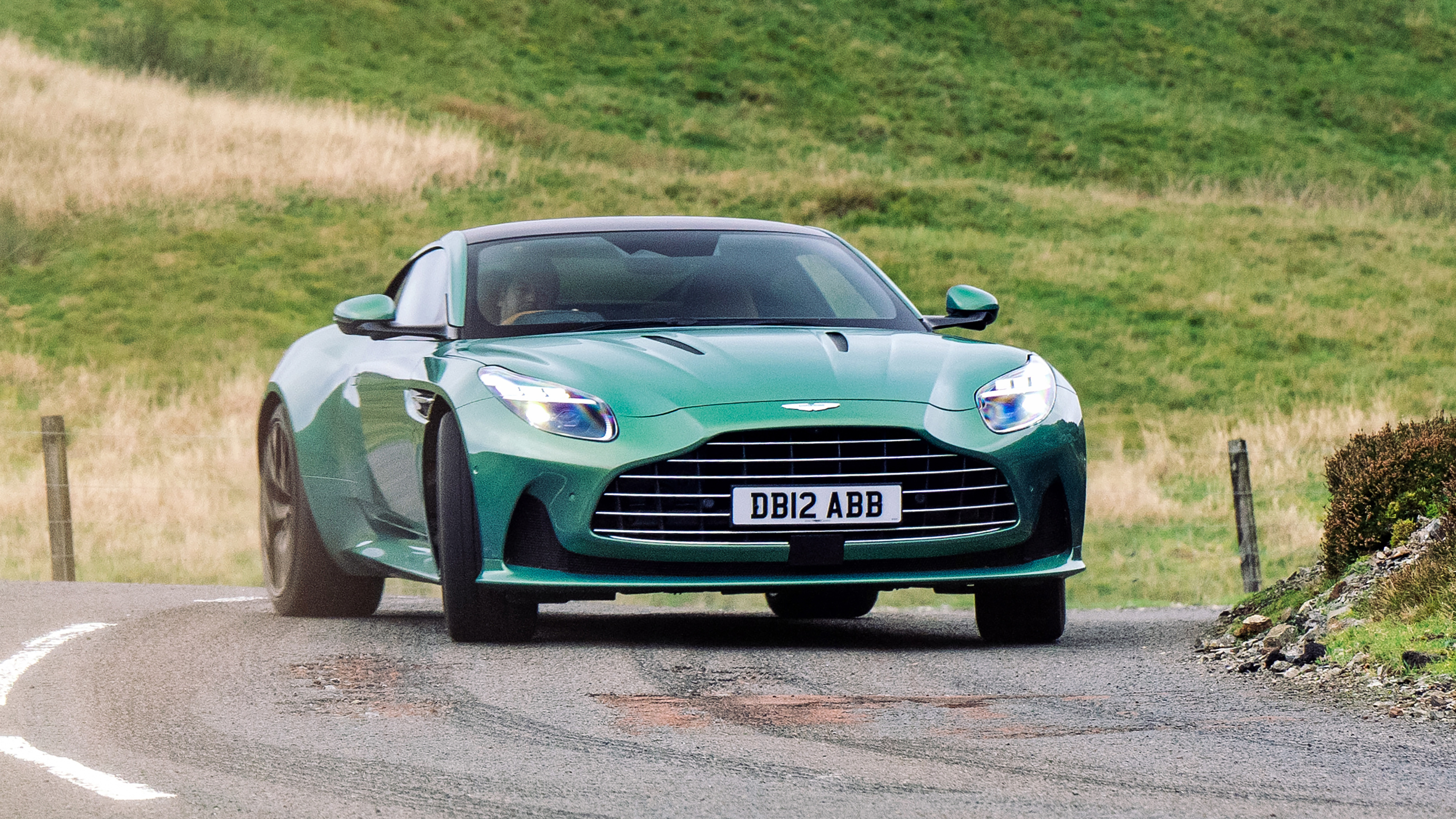 Aston Martin DB12 eCoty