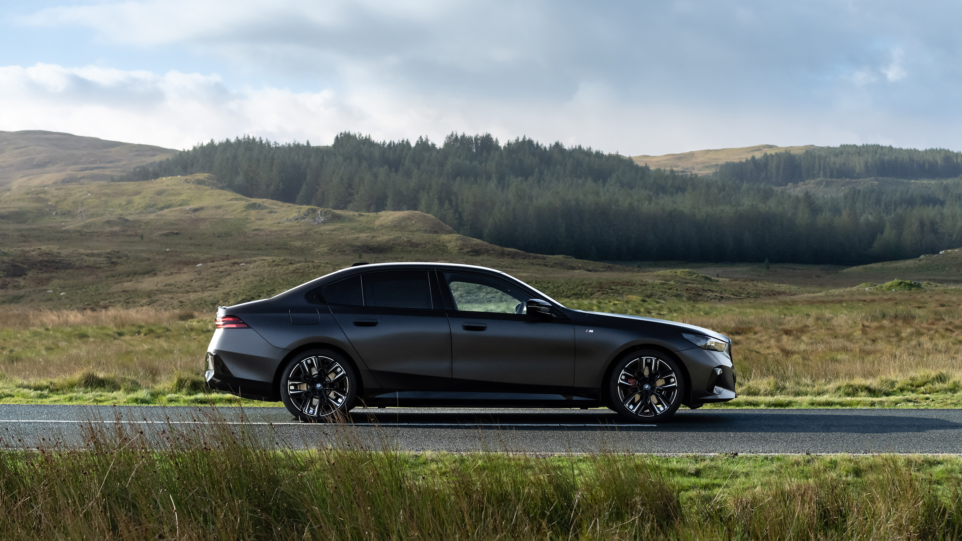 BMW i5 M60 – side