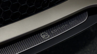 Range Rover Sport SV – badge