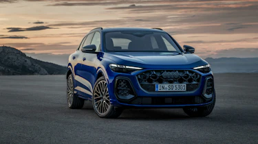 Audi SQ5 static front three-quarter