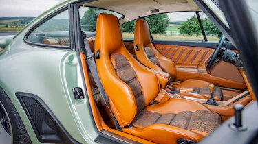 Singer 911 Turbo – seats