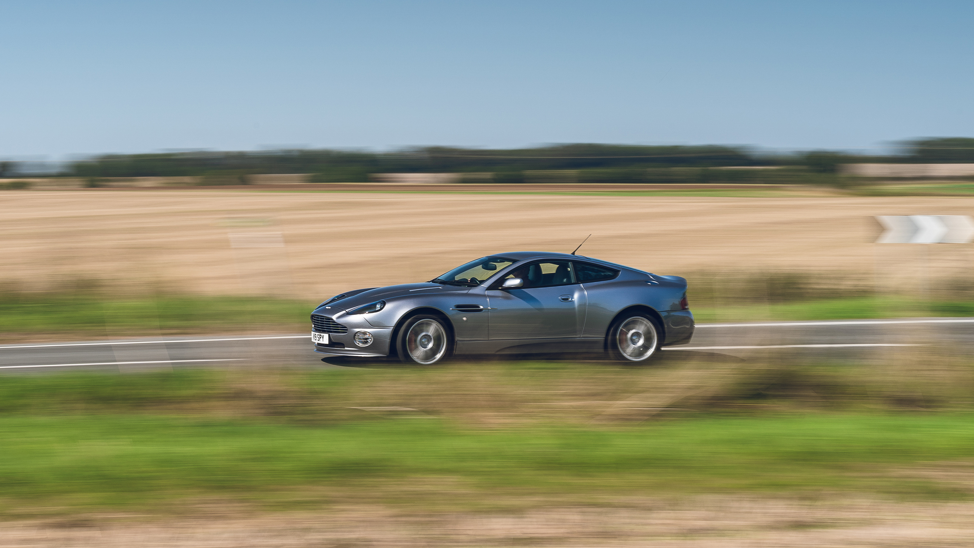 Aston Martin Vanquish – side