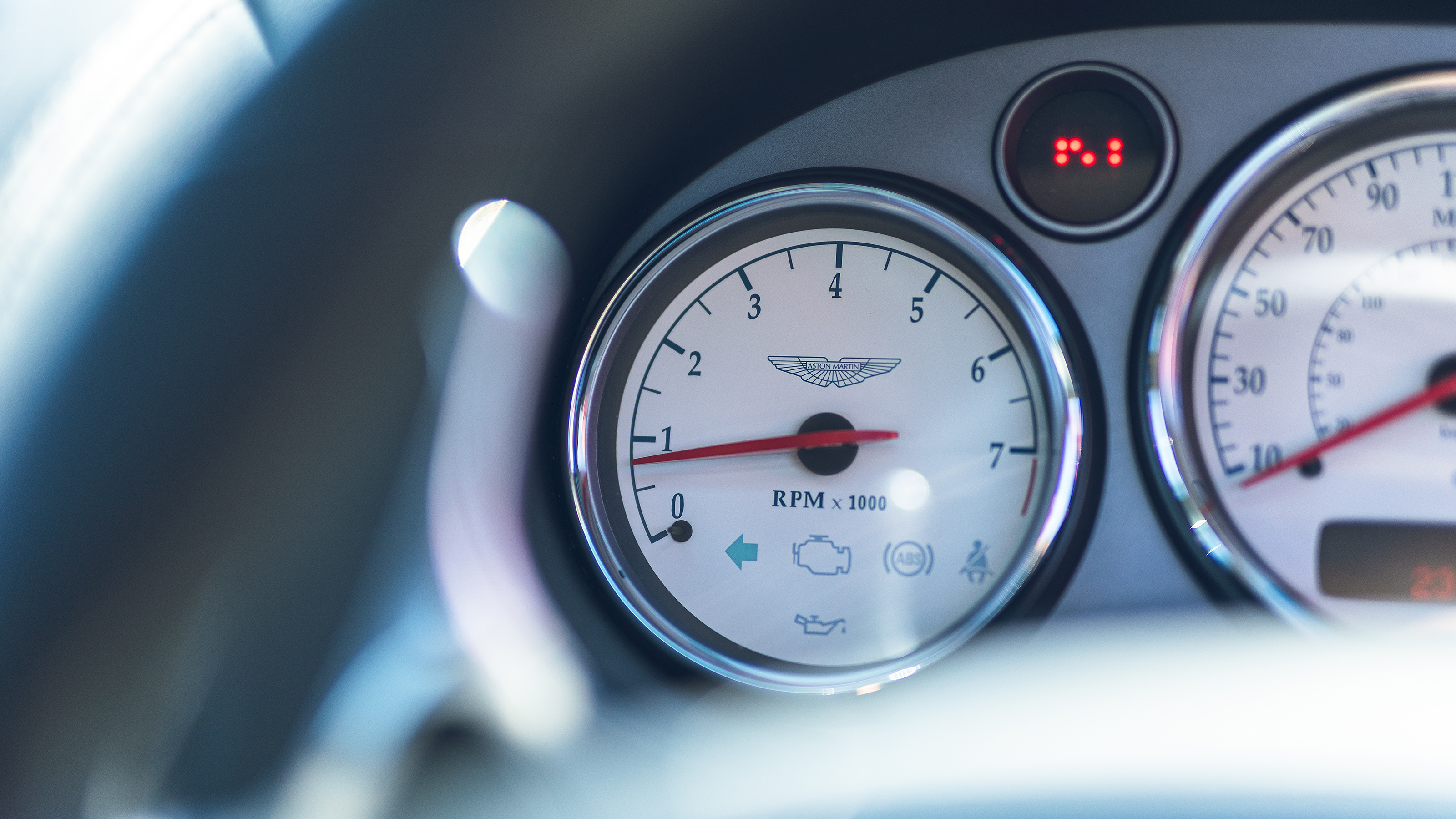Aston Martin Vanquish – instruments