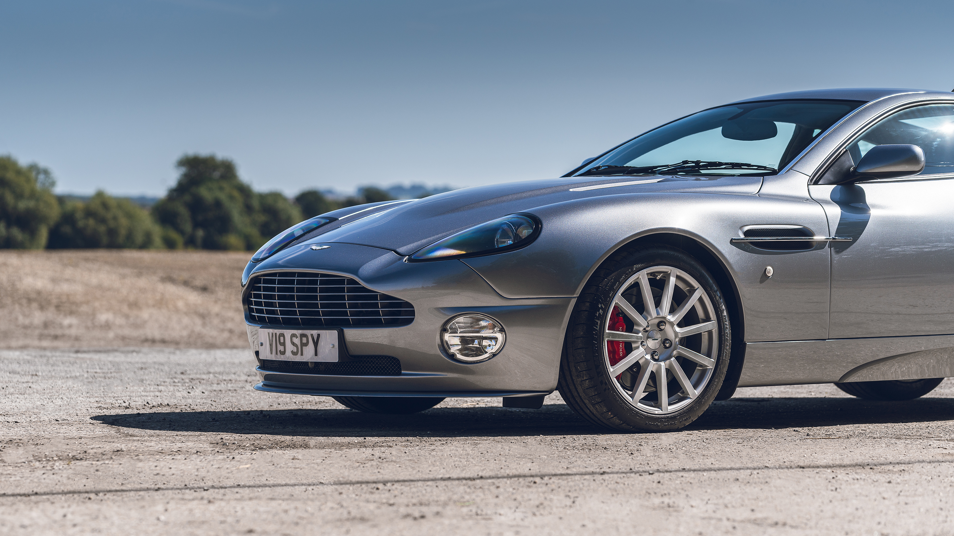Aston Martin Vanquish – nose
