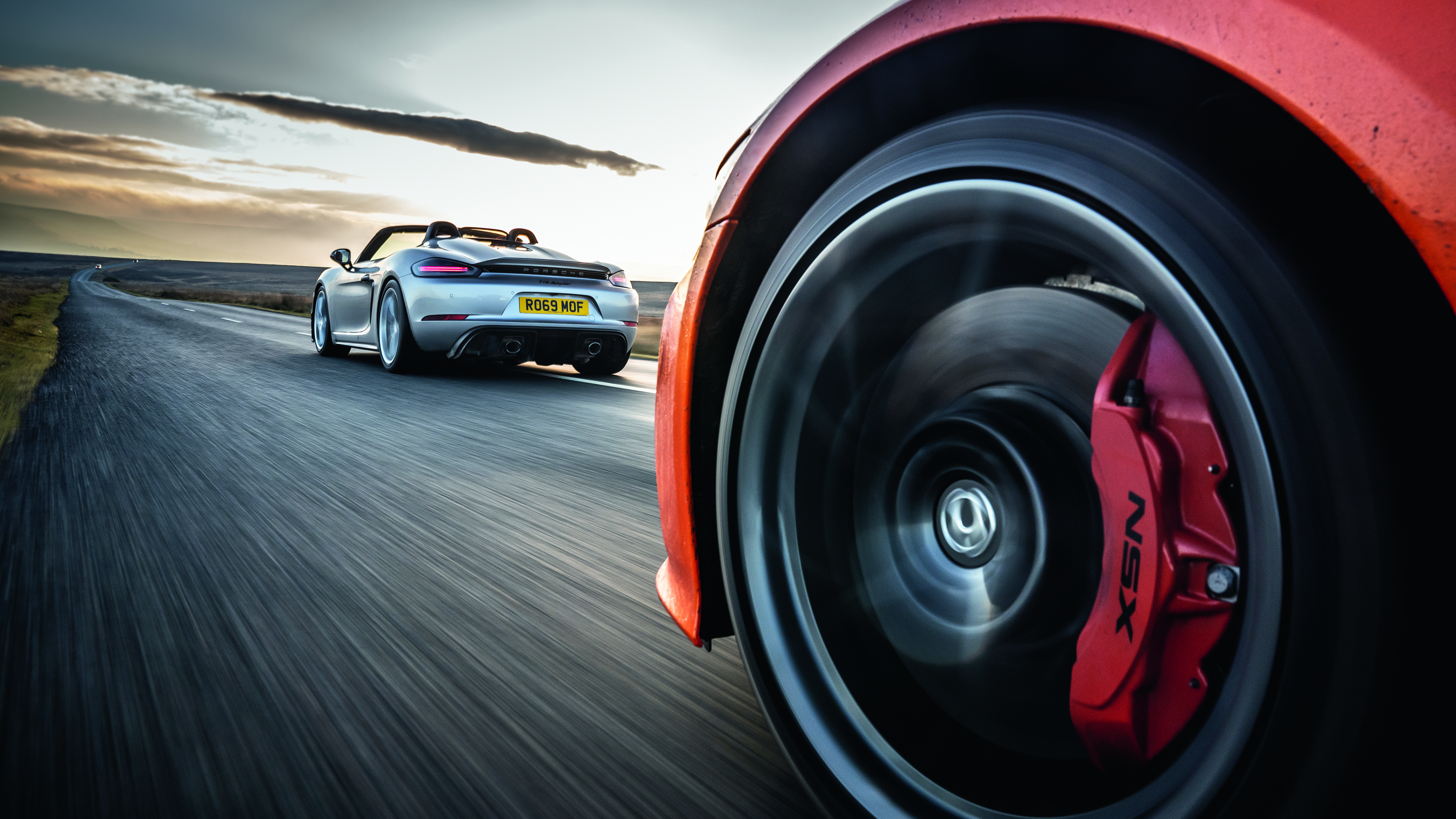 Honda NSX v Porsche 718 Spyder 