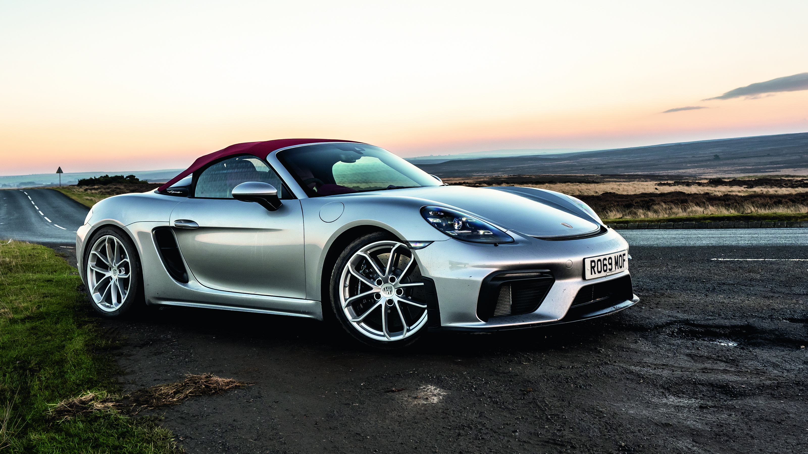 Honda NSX v Porsche 718 Spyder 