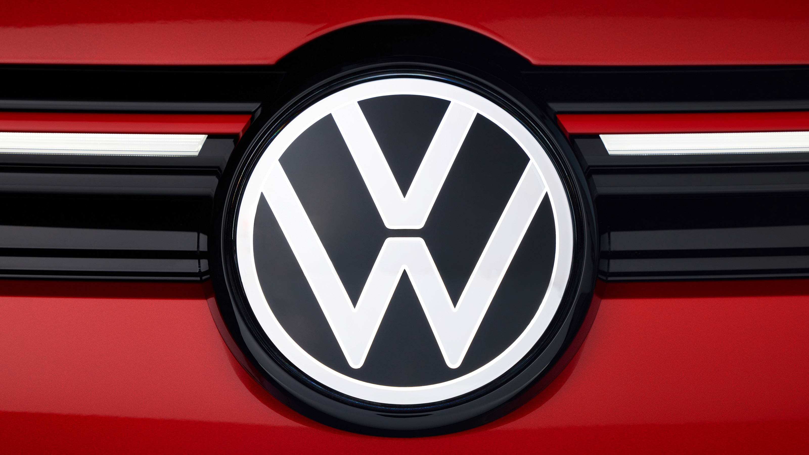 Volkswagen Golf GTI Mk8.5 – illuminated badge