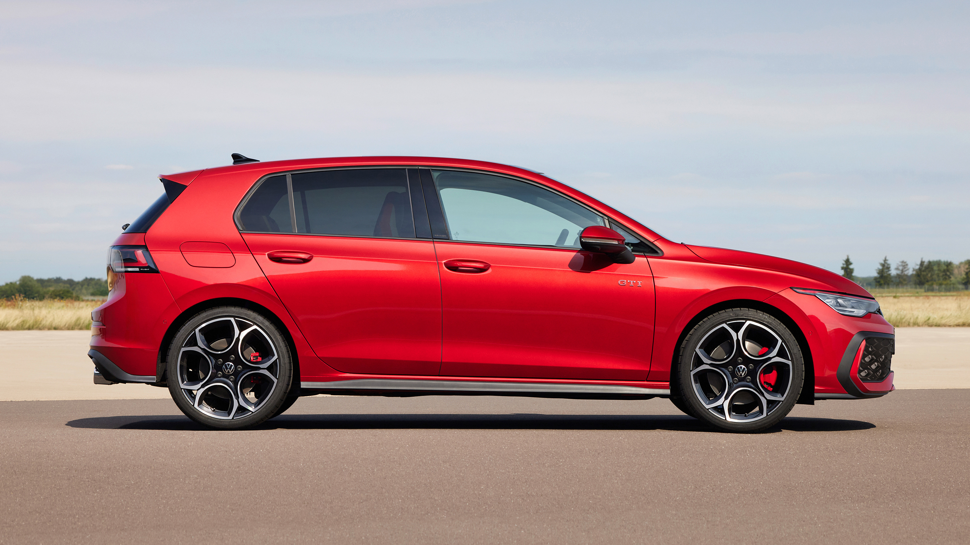 Volkswagen Golf GTI Mk8.5 – side