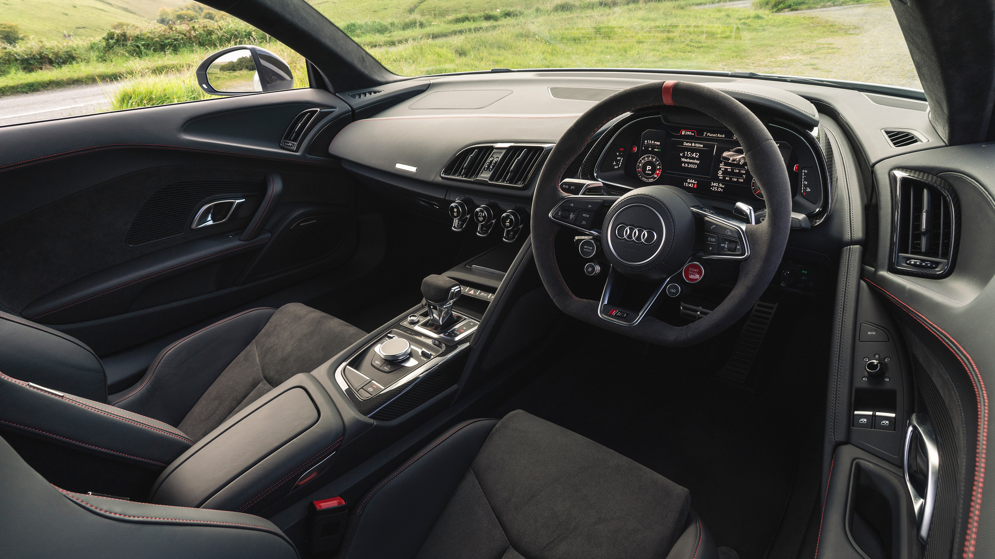 Audi R8 V10 GT RWD – interior