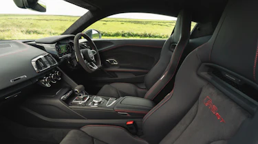 Audi R8 V10 GT RWD – interior