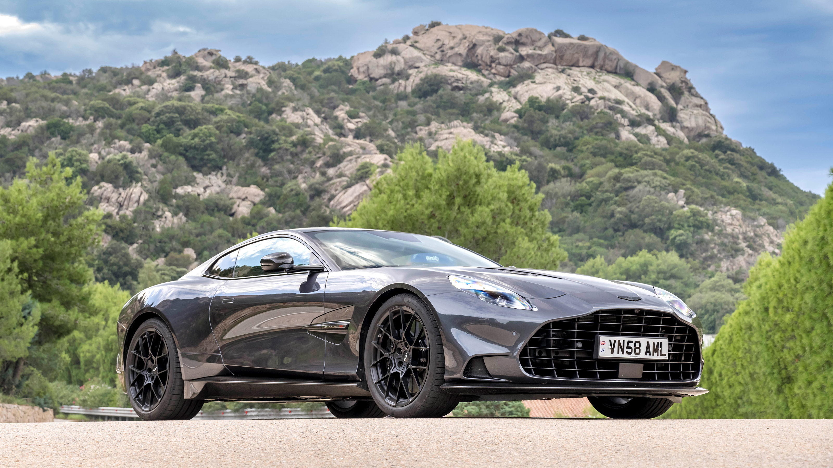 Aston Martin Vanquish – front