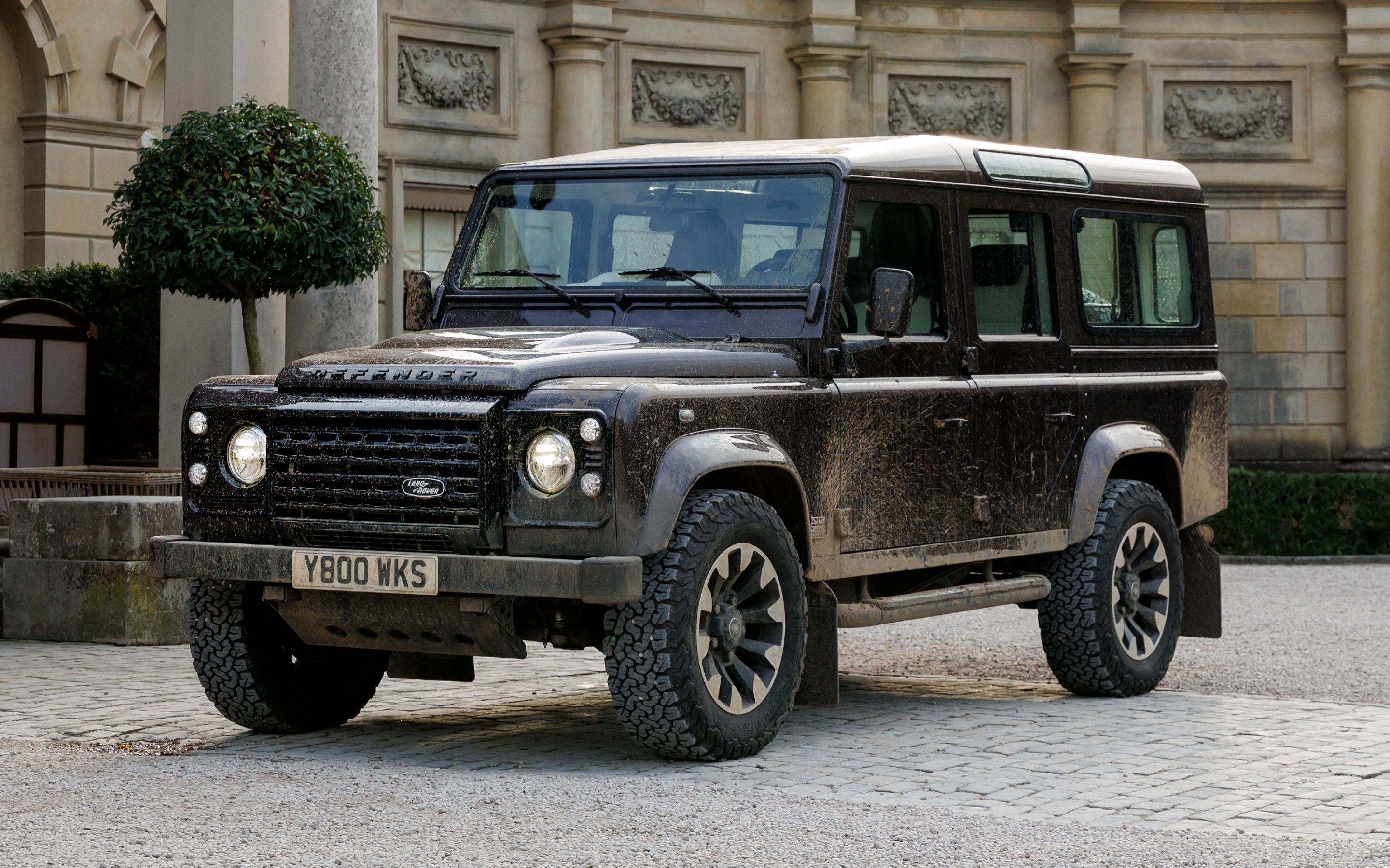 Classic Defender V8 110 front