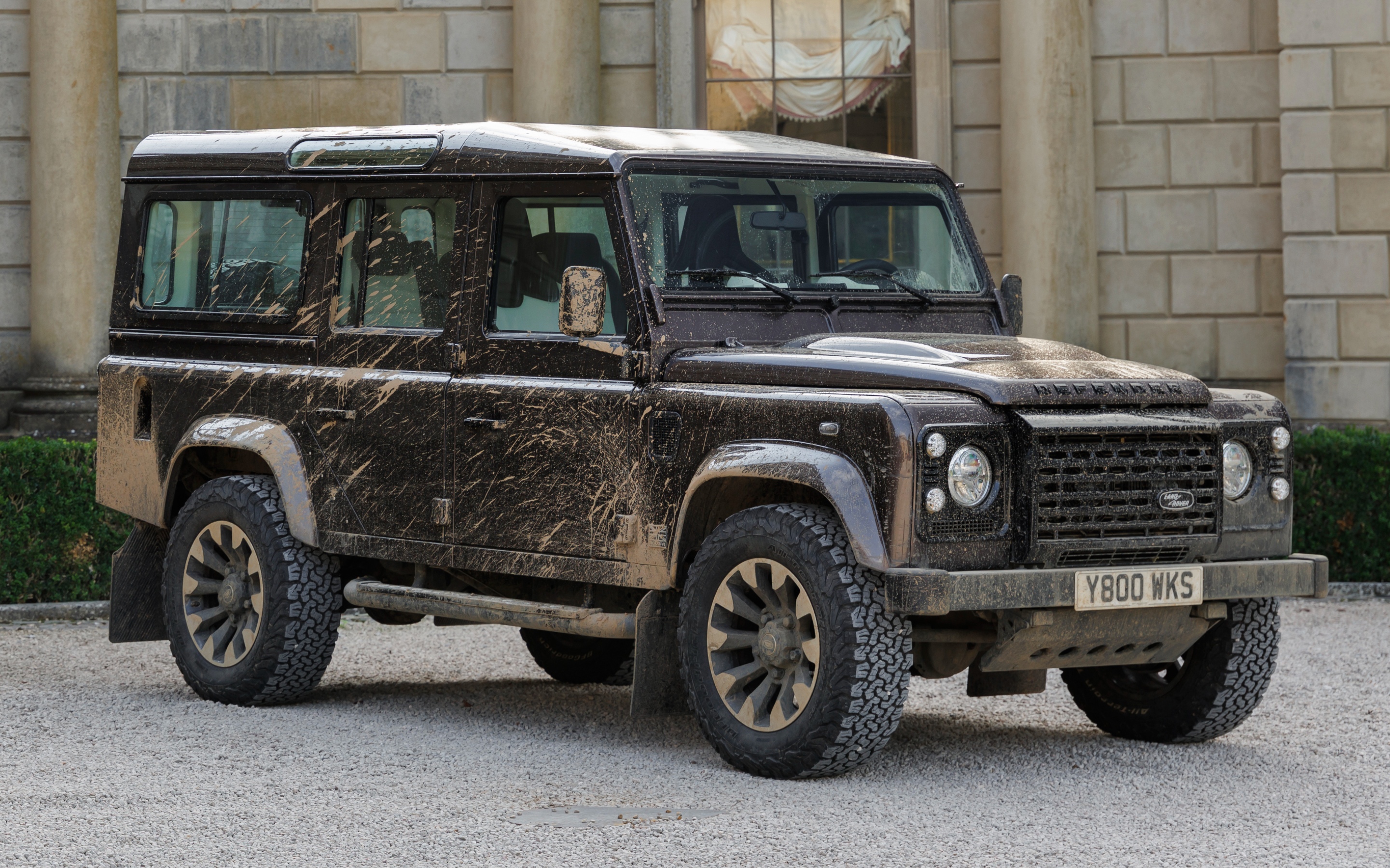 Classic Defender V8 110 front