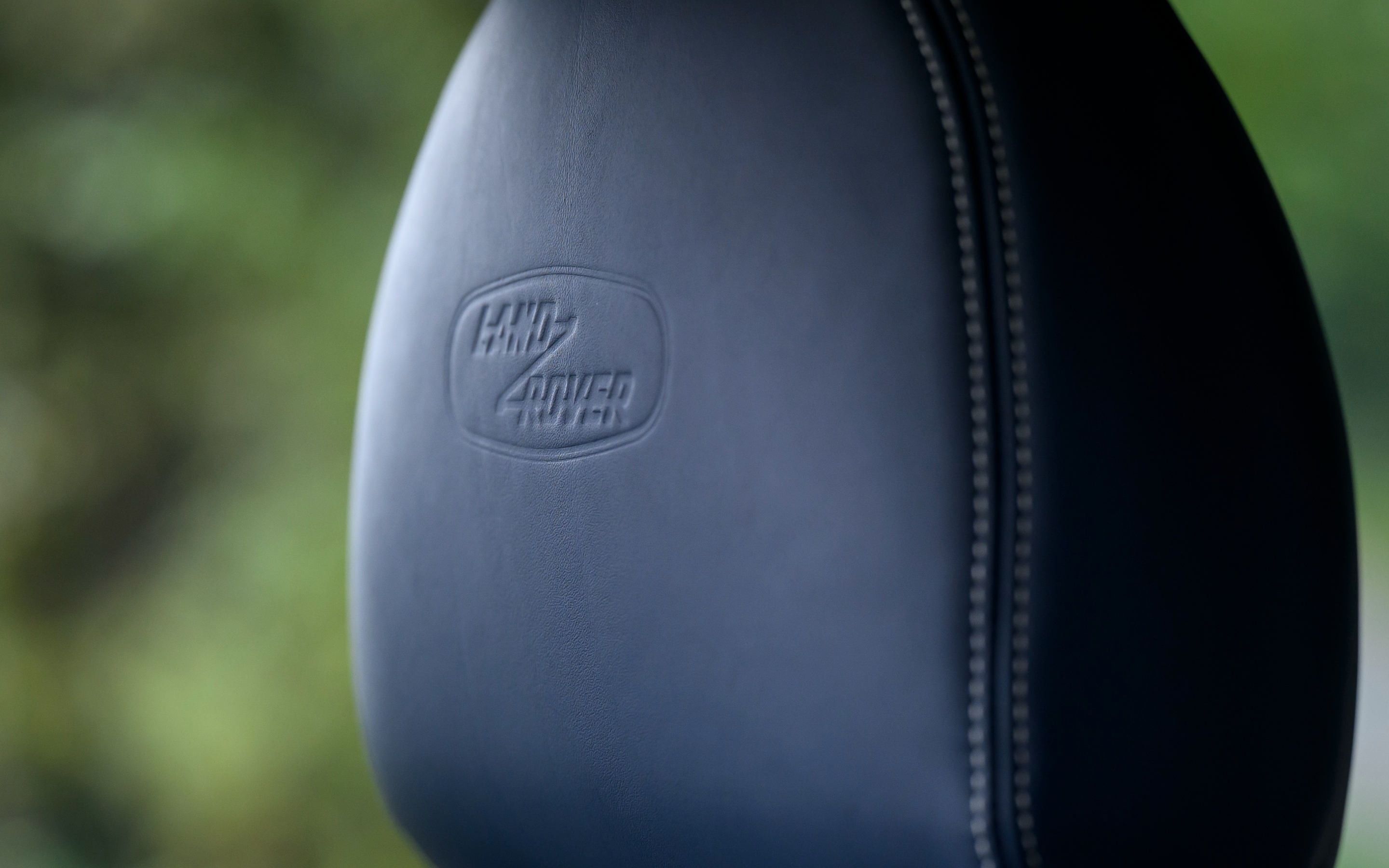 Classic Defender V8 details