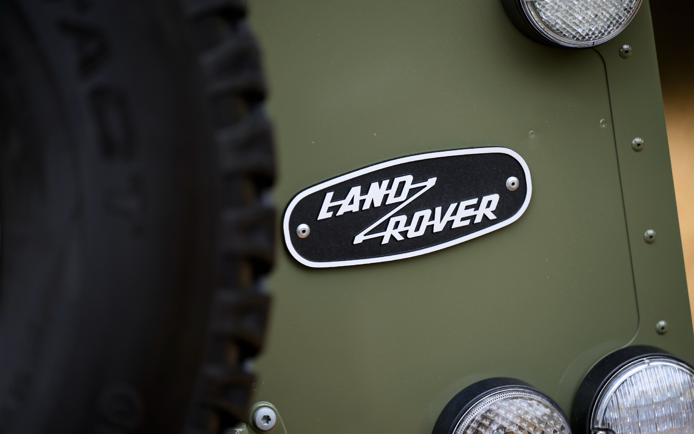 Classic Defender V8 details