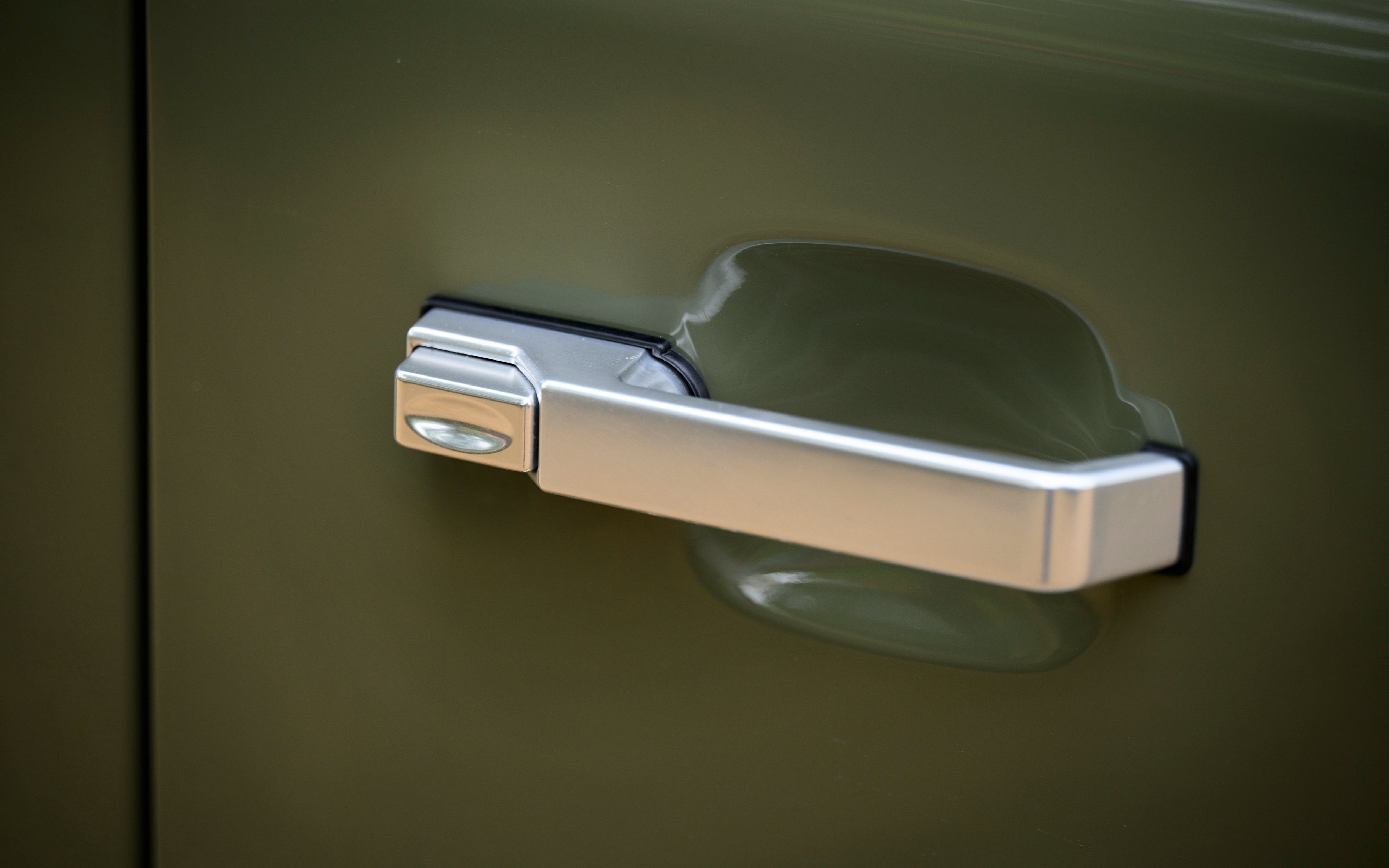 Classic Defender V8 details