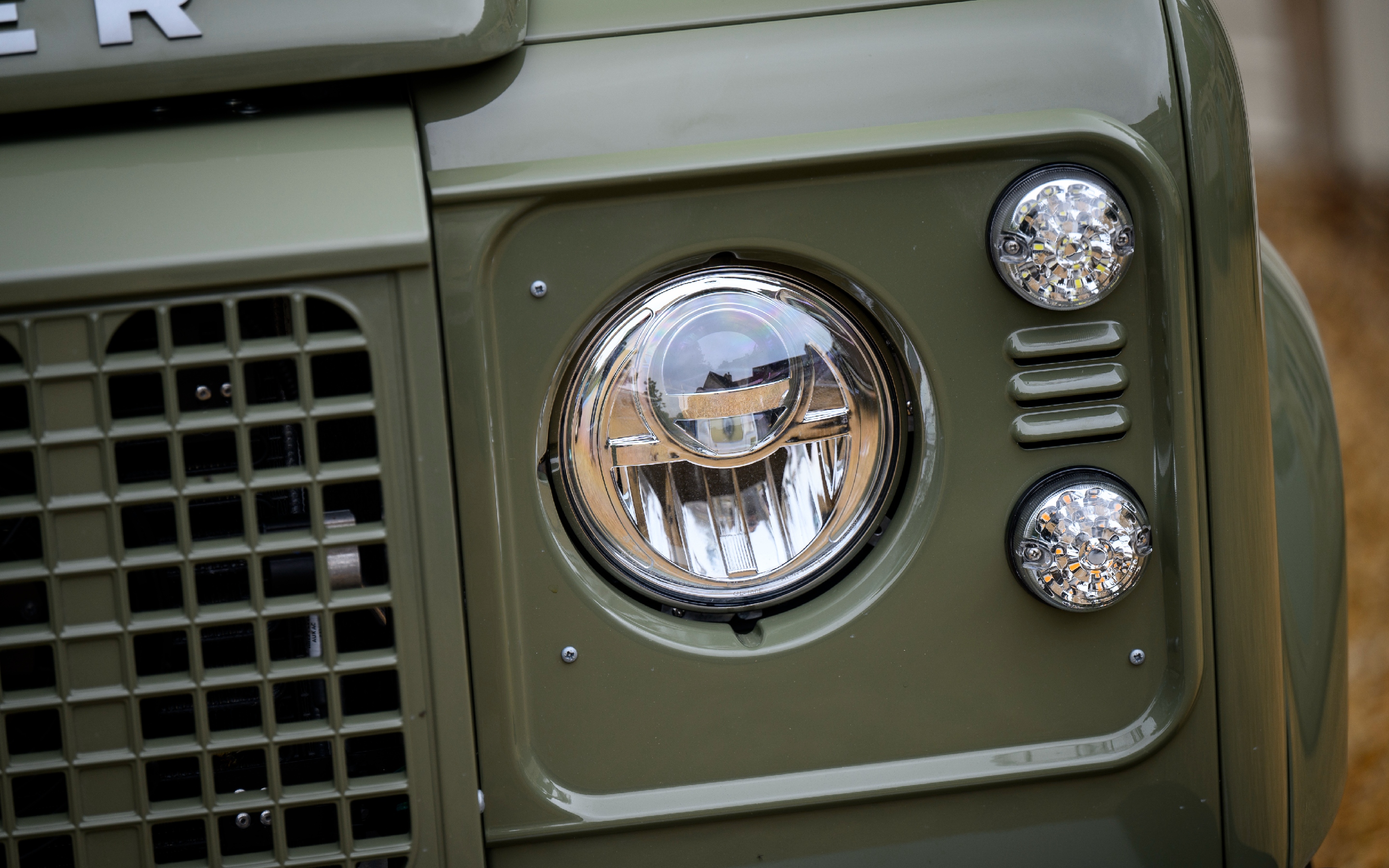 Classic Defender V8 details