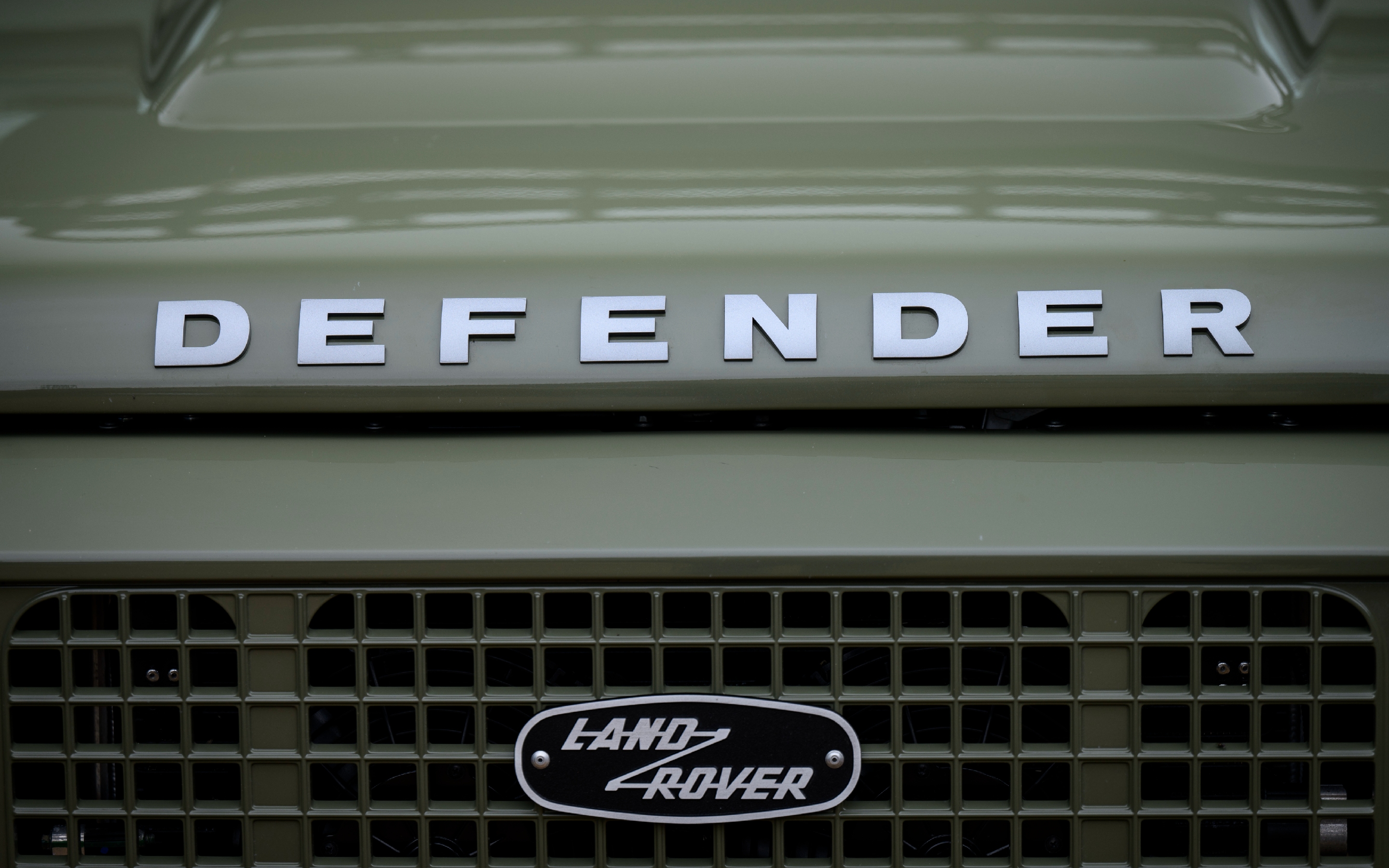 Classic Defender V8 details