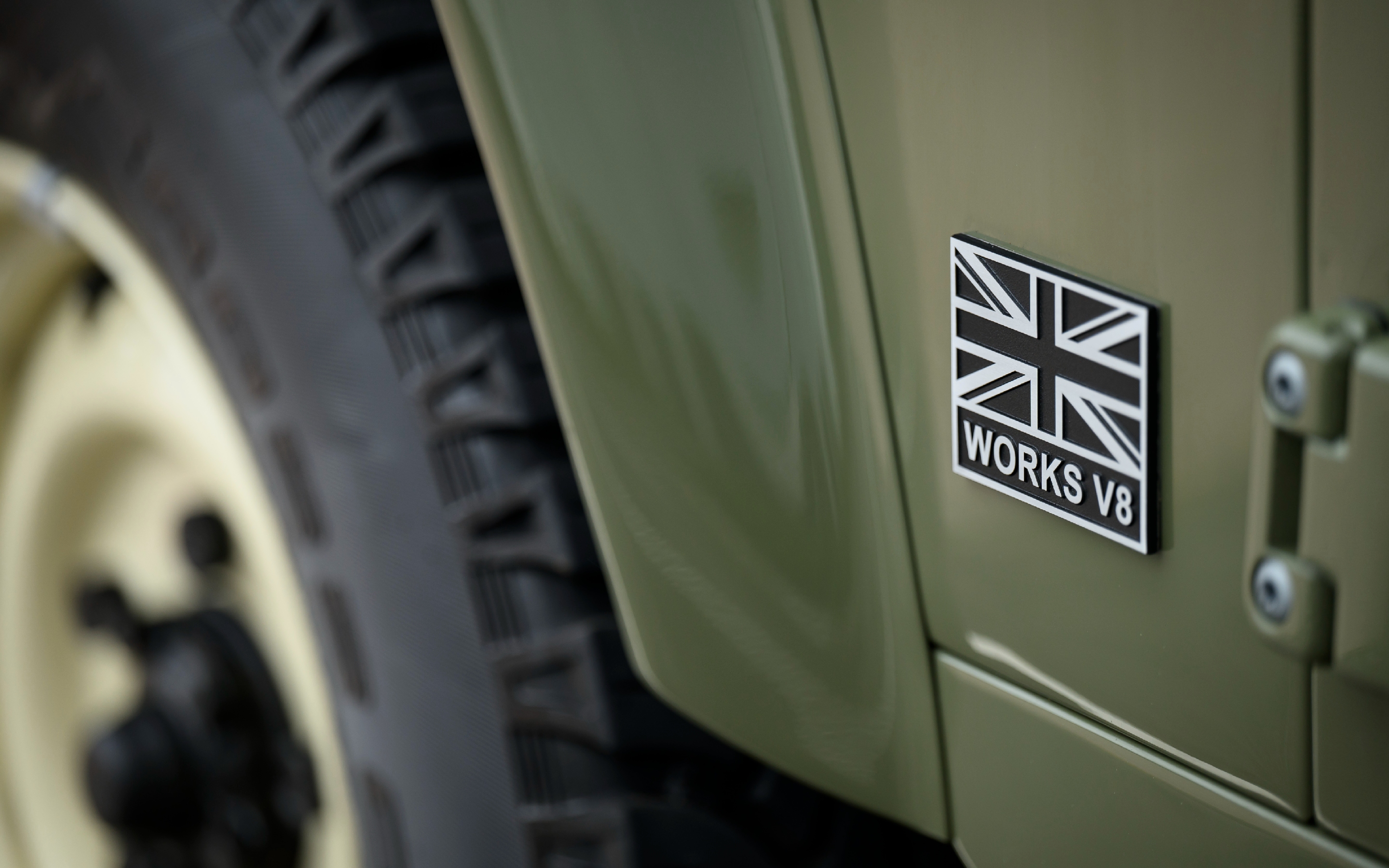 Classic Defender V8 details