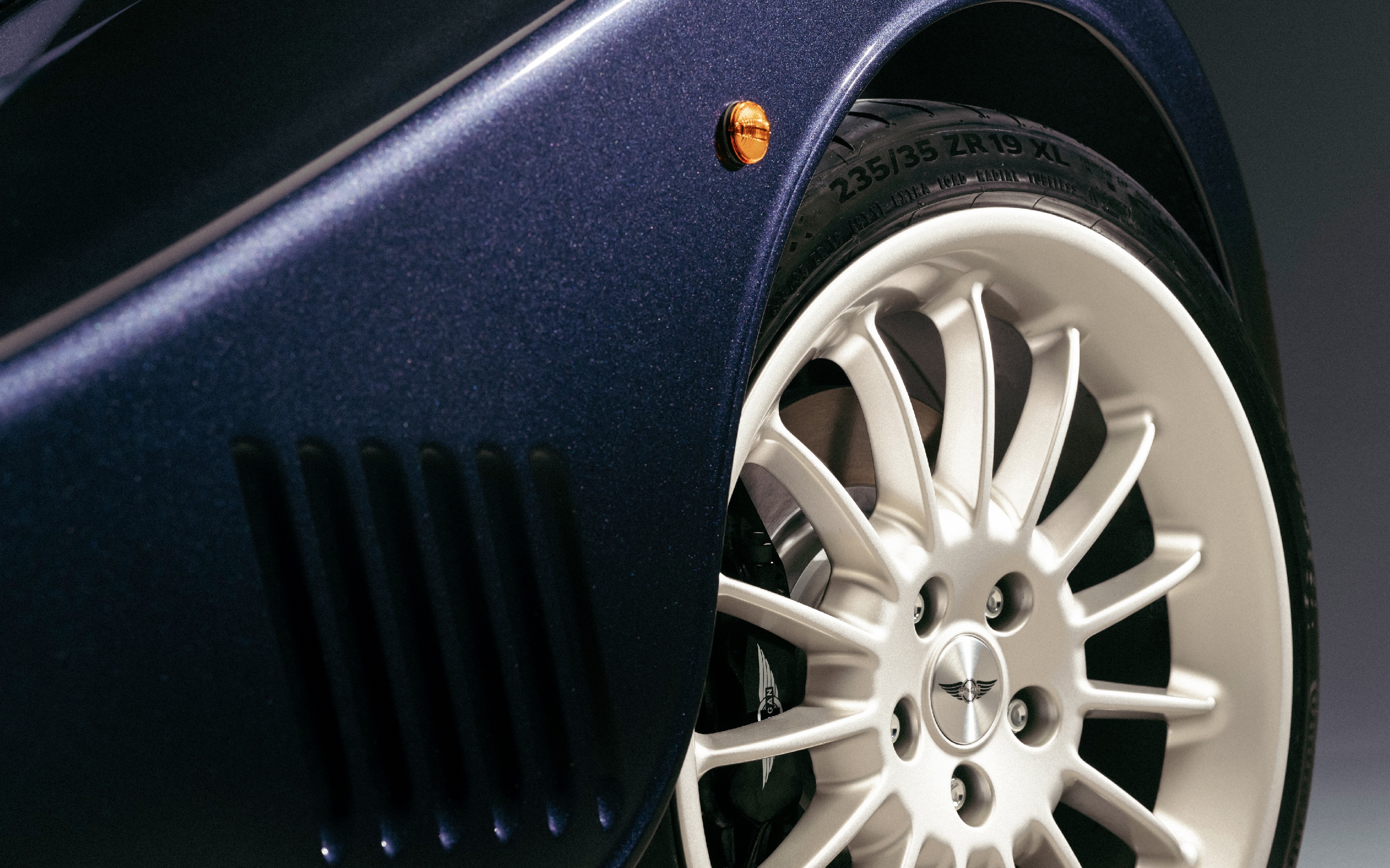 Morgan Plus Six Pinnacle Edition details