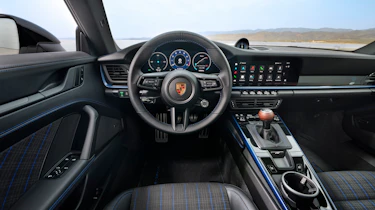 Porsche 911 992.2 Carrera T – interior