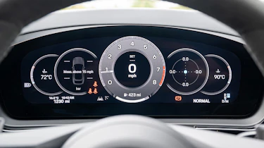 Porsche Cayenne GTS – dials