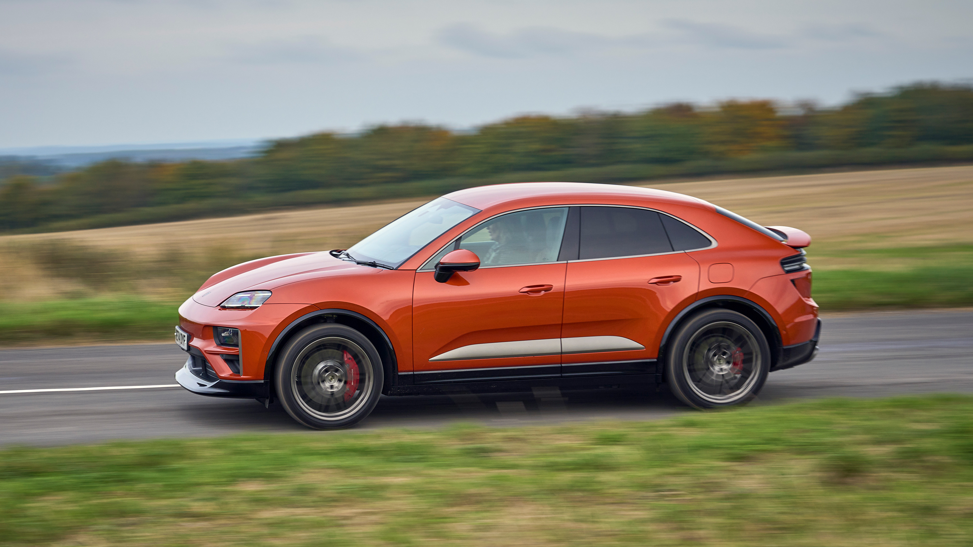 Porsche Macan Electric – side