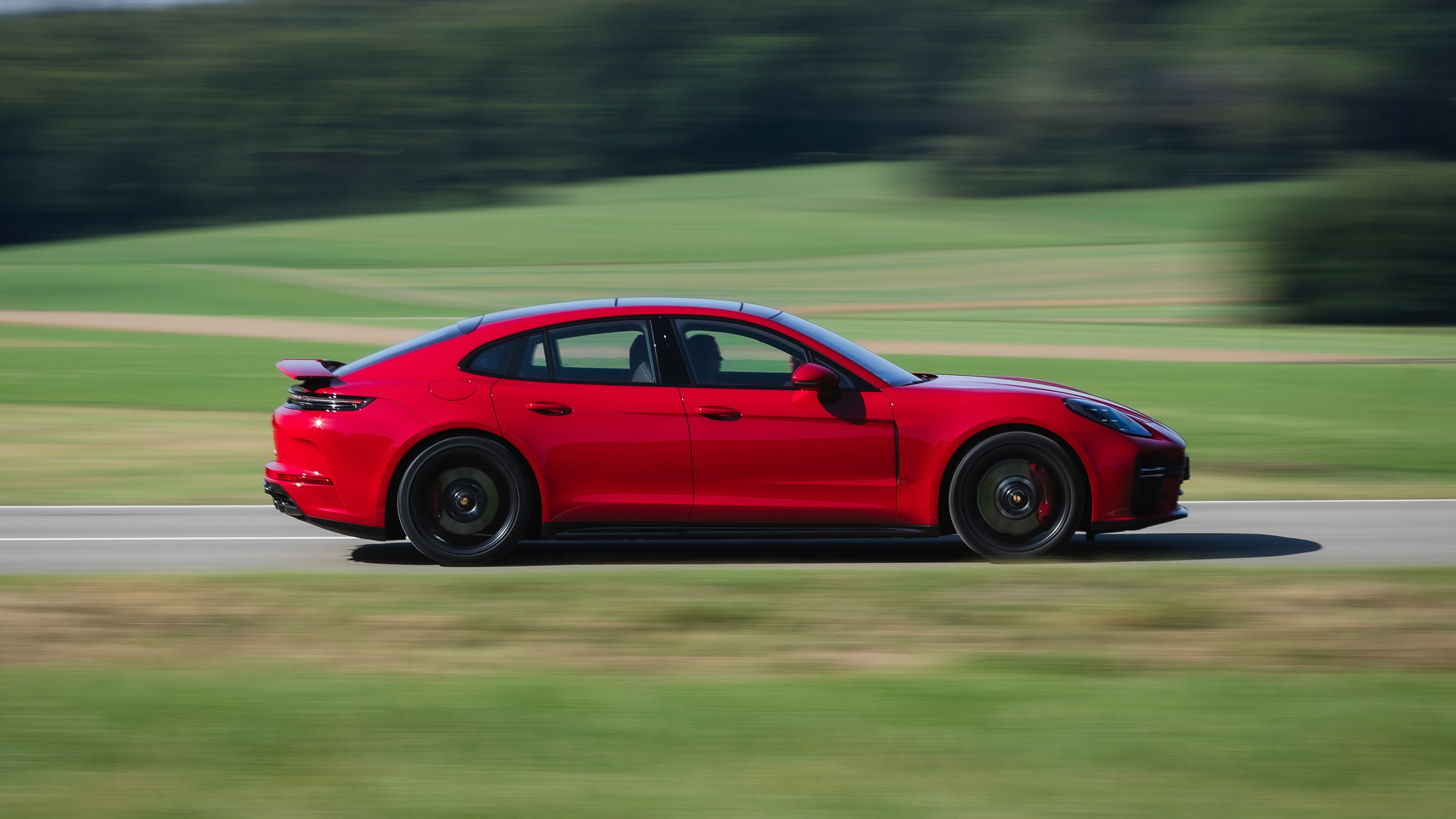 Porsche Panamera GTS – side