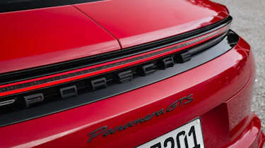 Porsche Panamera GTS – badge