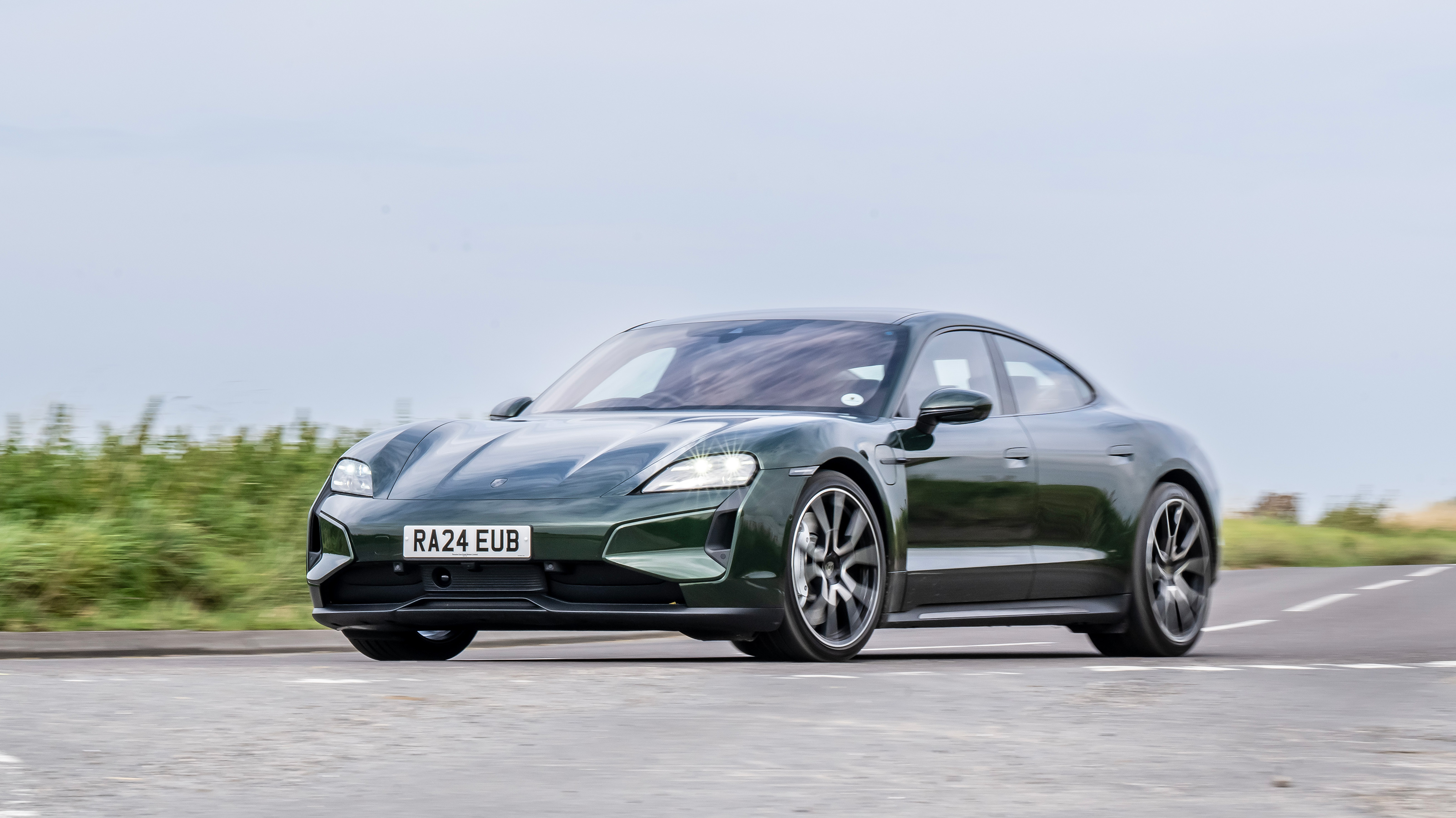 Porsche Taycan – front