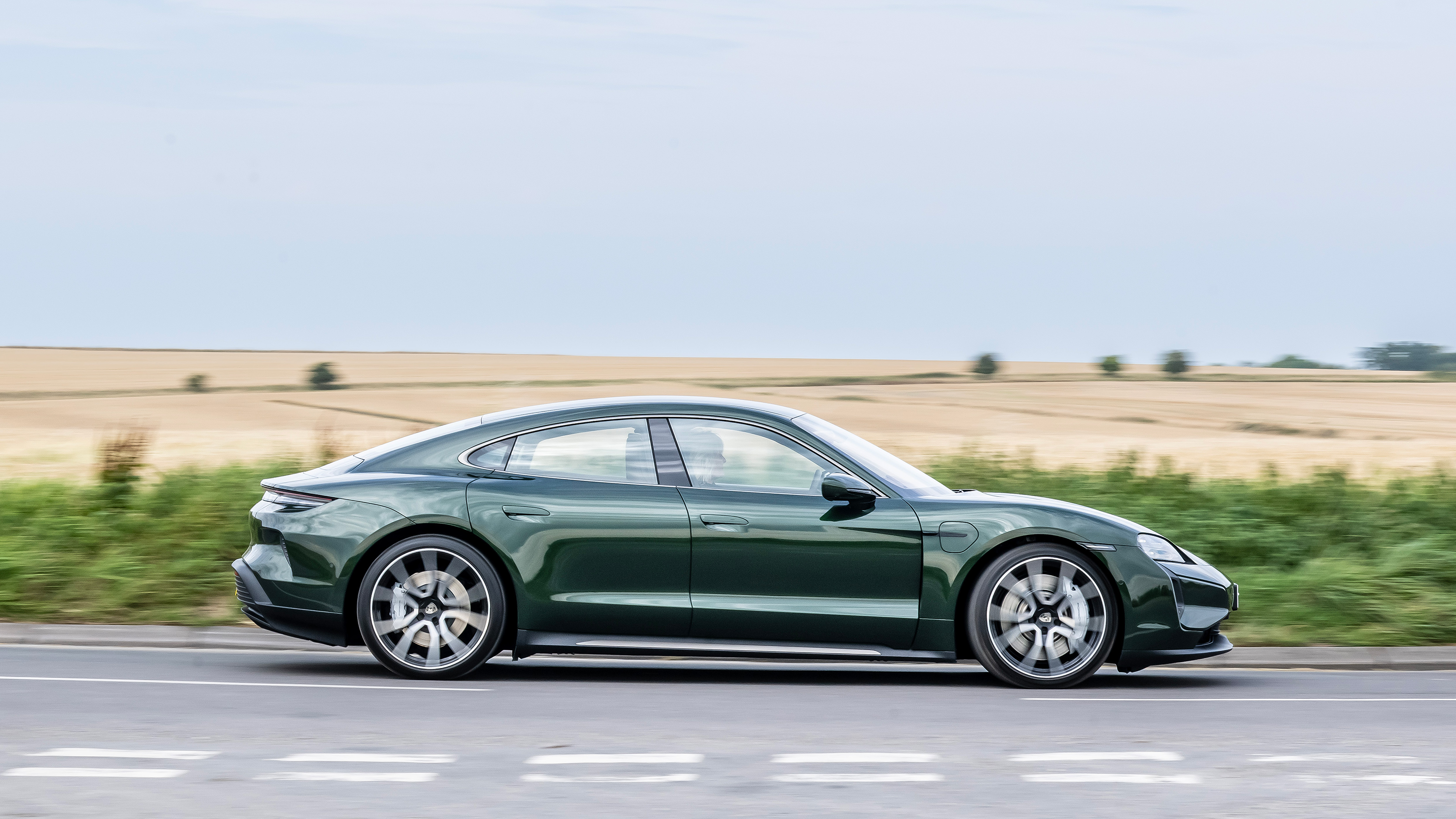 Porsche Taycan – side