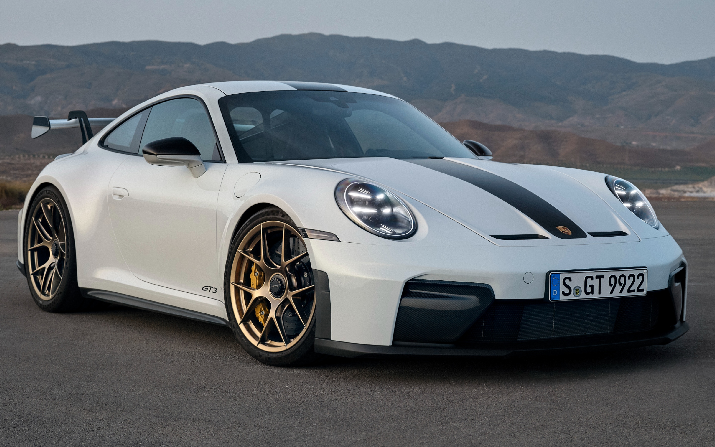 2025 Porsche 911 GT3 front
