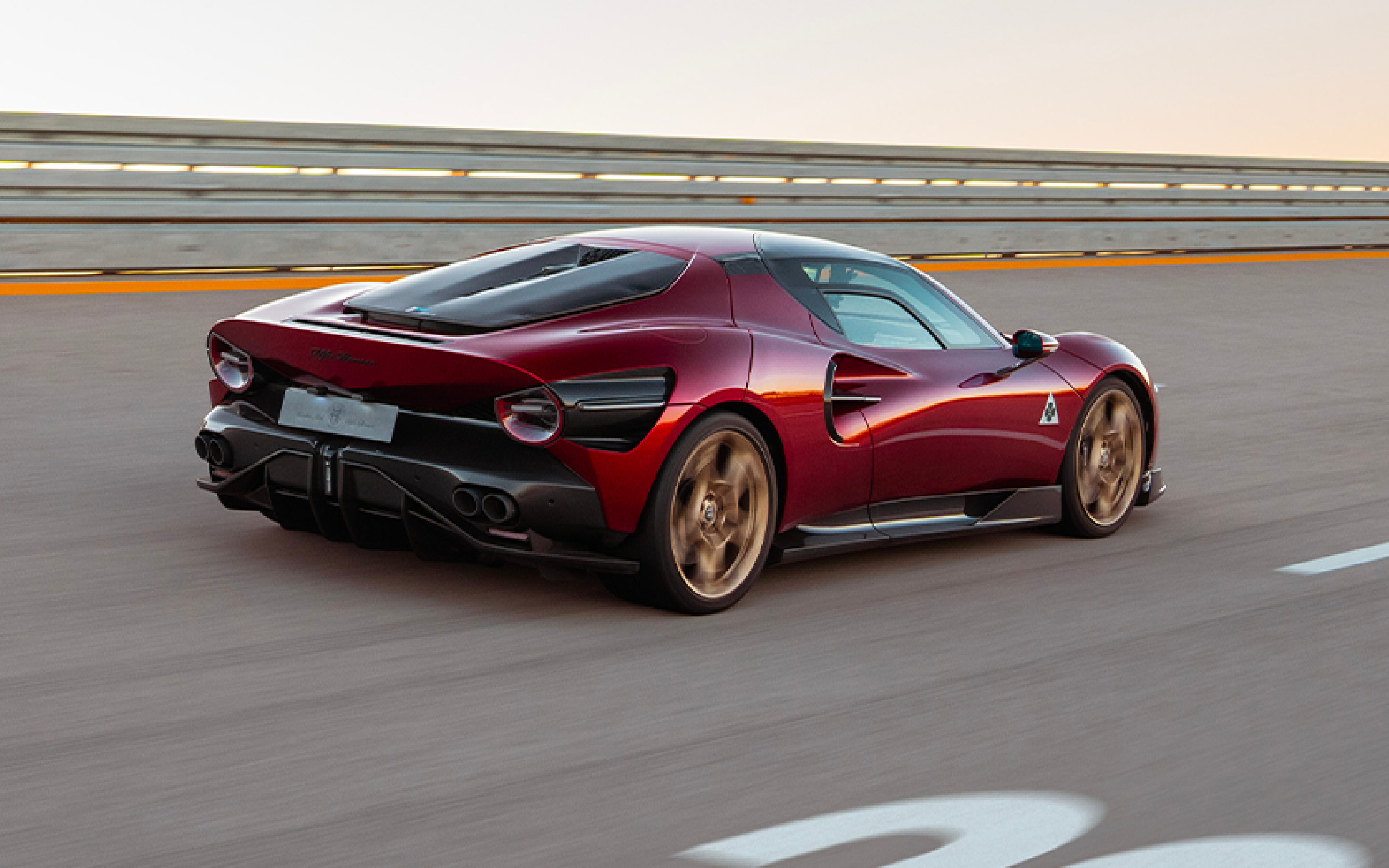 Alfa Romeo 33 Stradale testing 