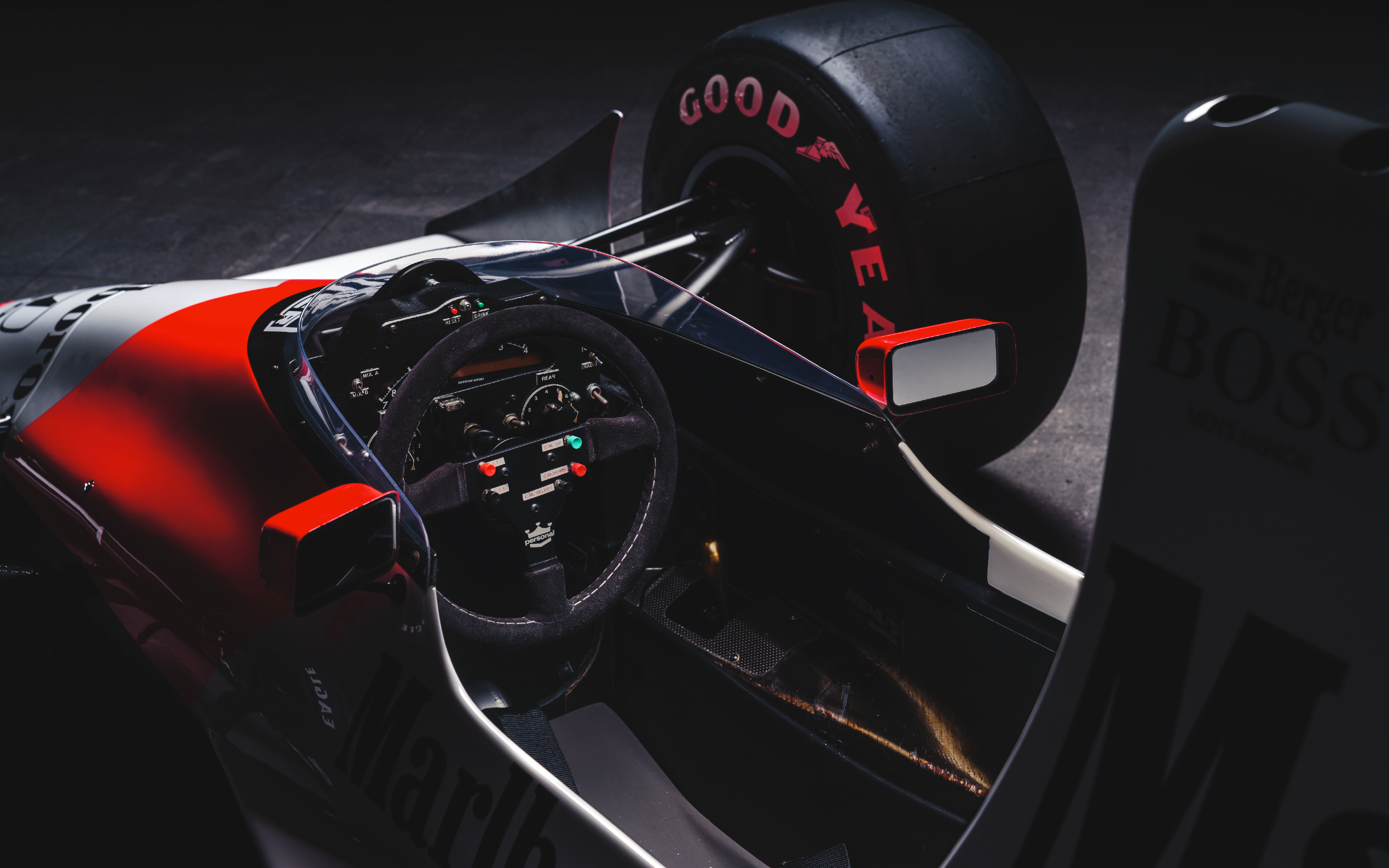McLaren MP4/5B interior