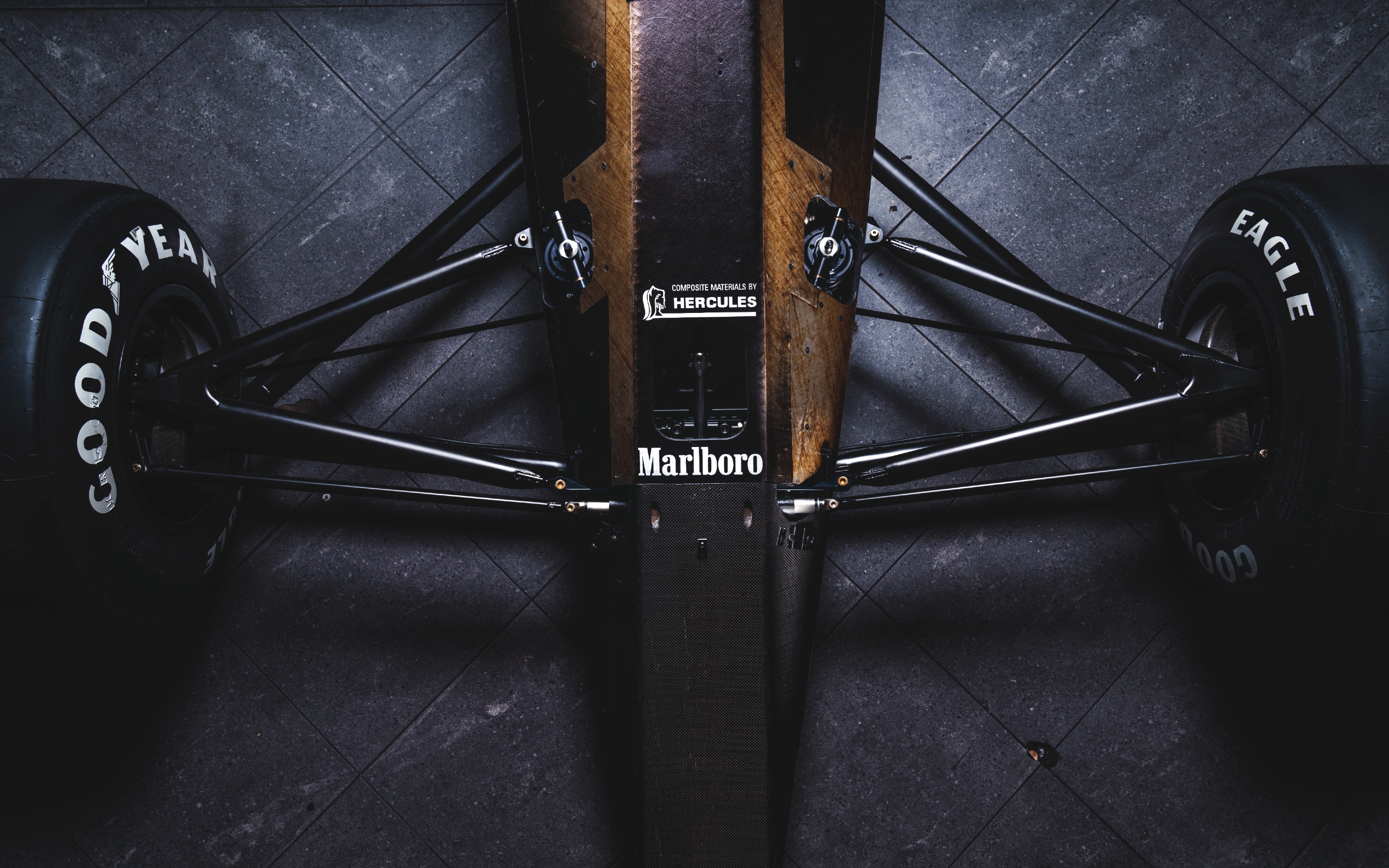 McLaren MP4/5B details