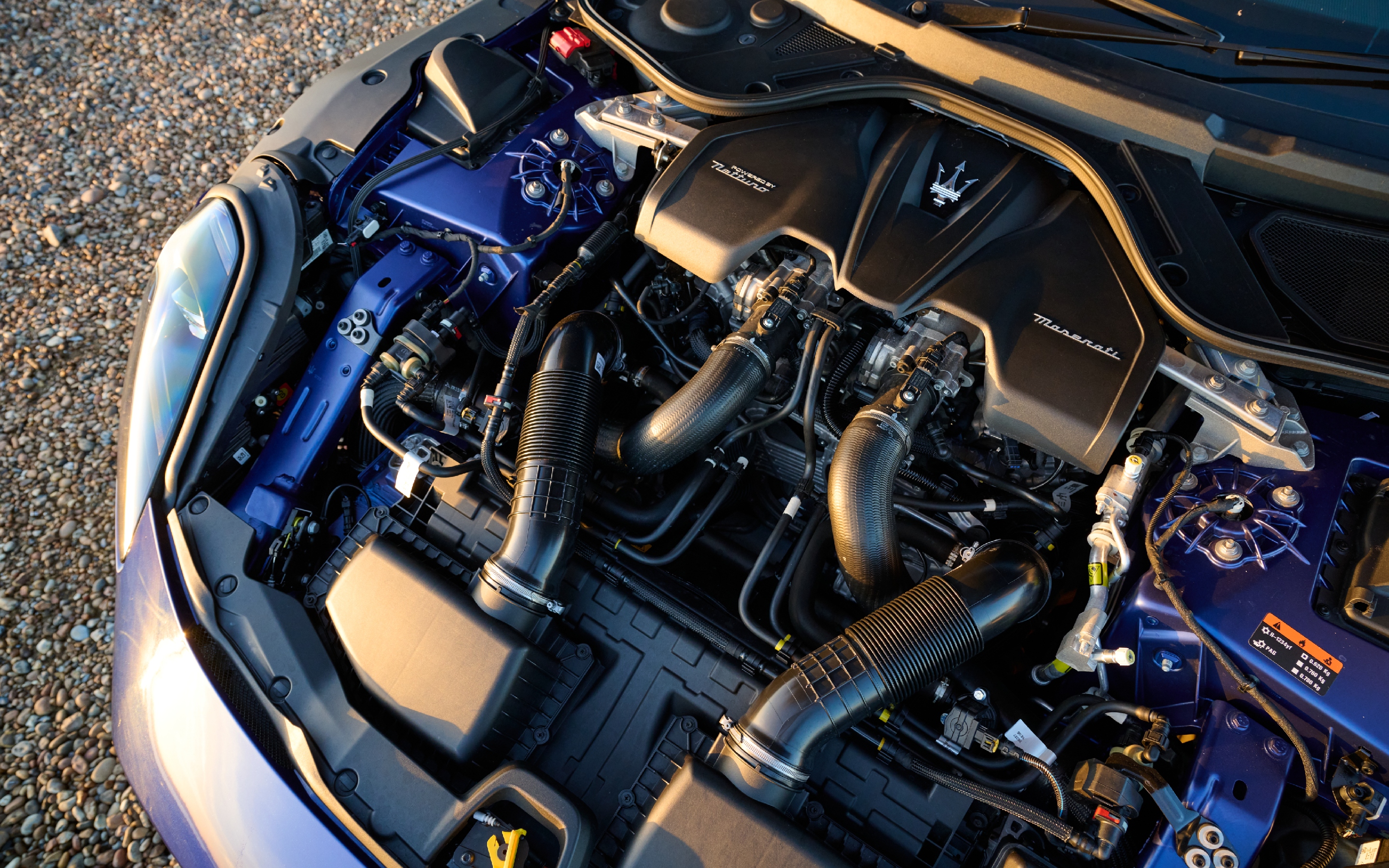 Maserati GranCabrio engine